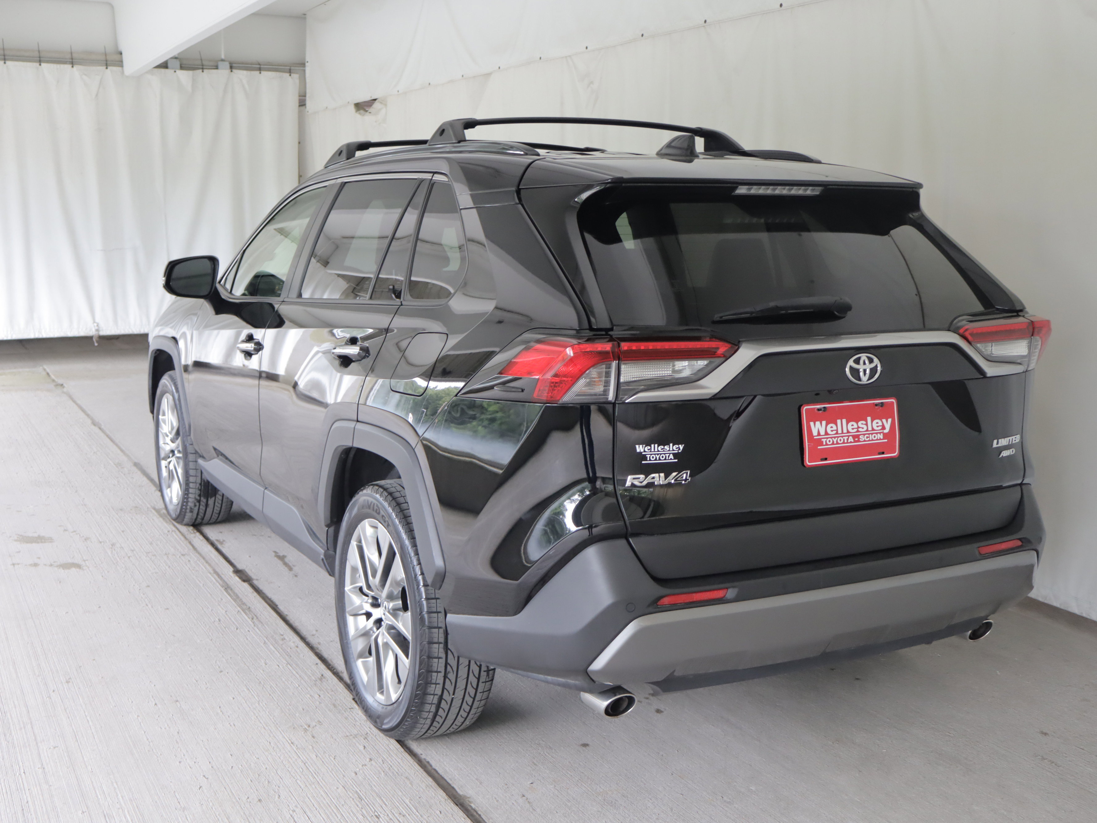 Used 2019 Toyota RAV4 Limited w/ Advanced Technology Package AWD/4WD image 26