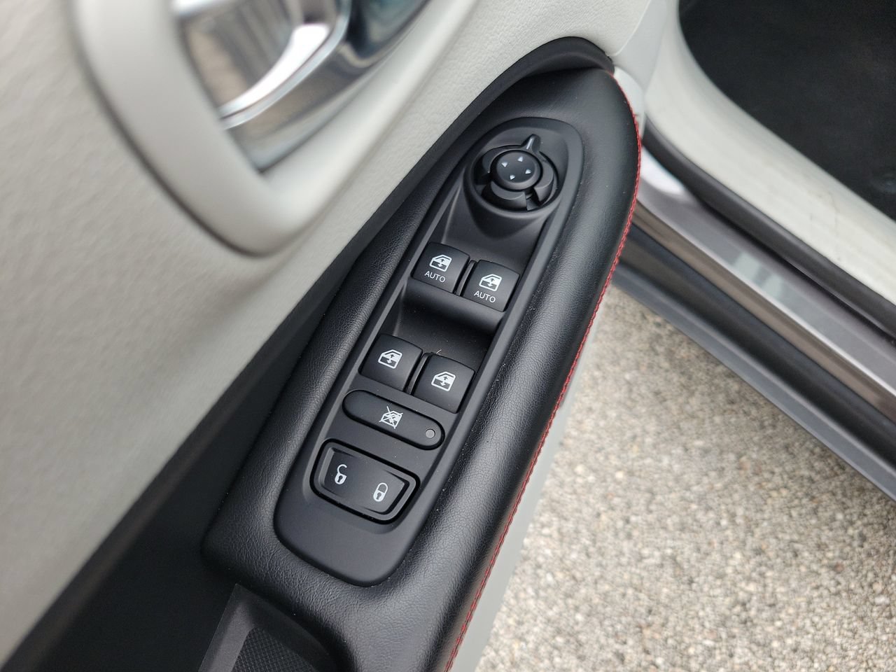 Used 2021 Jeep Compass Limited w/ Sun and Sound Group FWD image 14