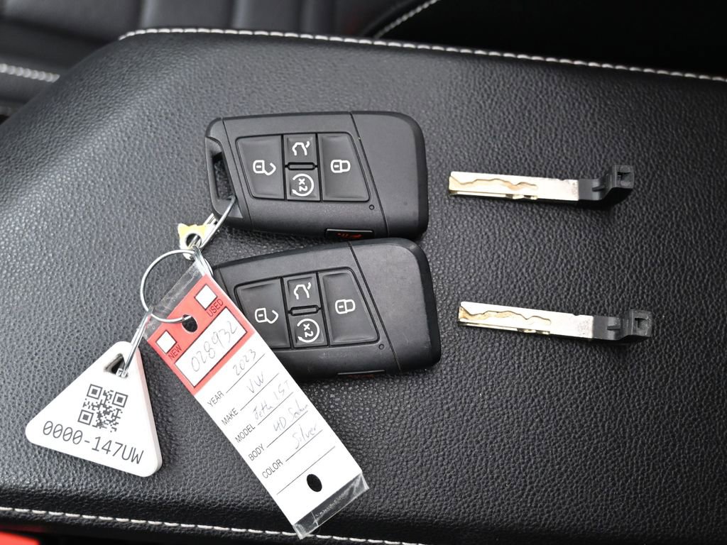 Used 2023 Volkswagen Jetta SE w/ Panoramic Sunroof Package image 30