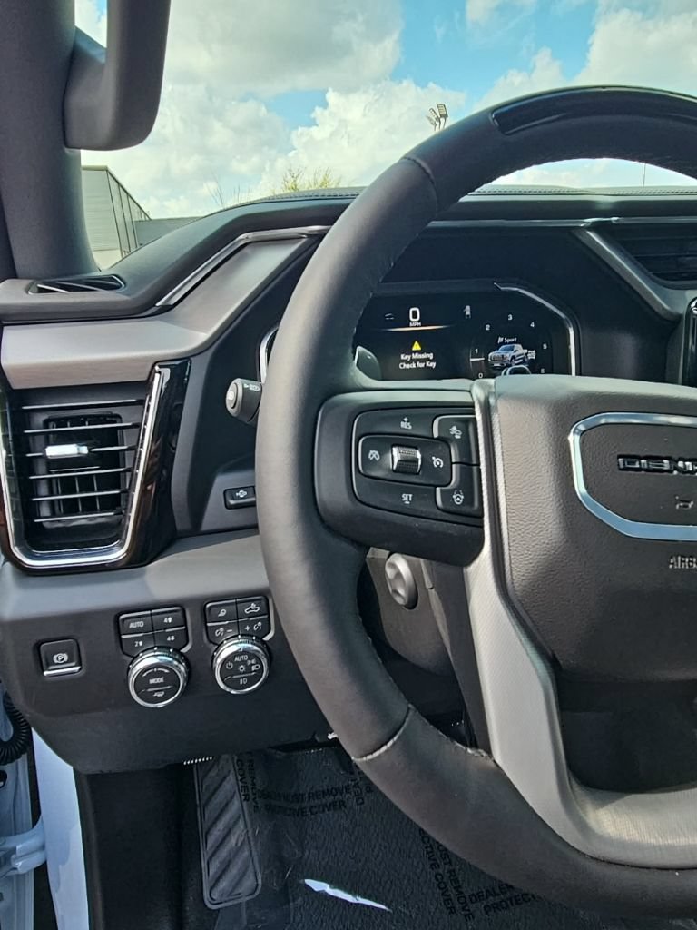 Used 2026 GMC Sierra 1500 Denali AWD/4WD image 17