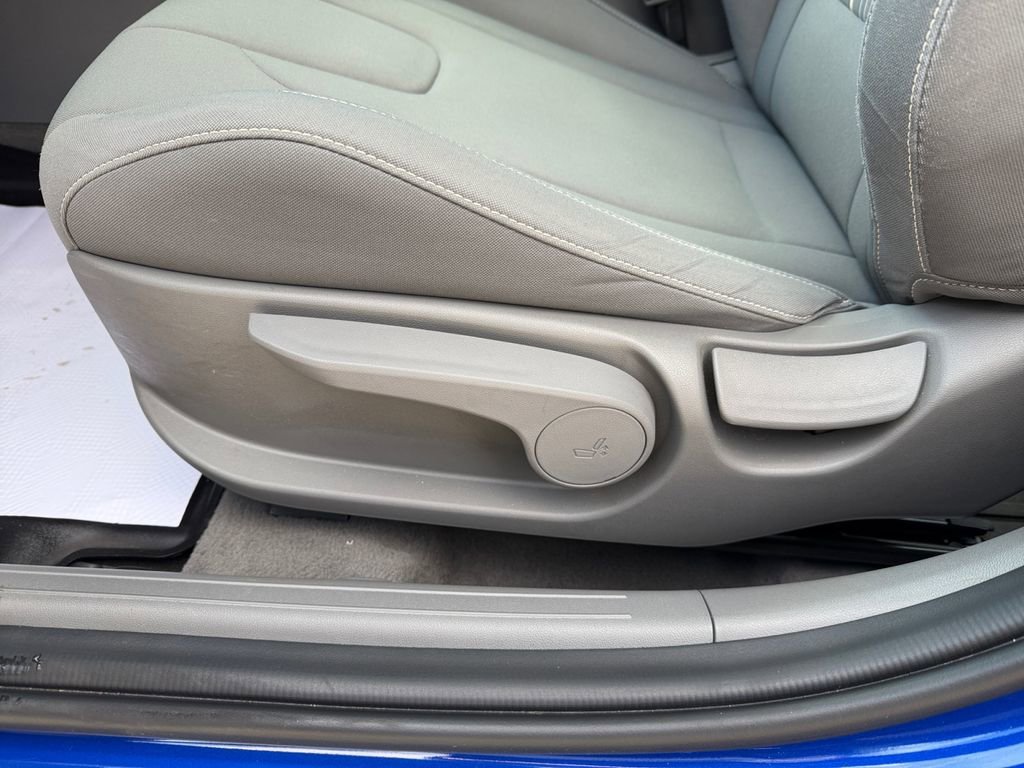Certified 2023 Hyundai Elantra Blue image 12