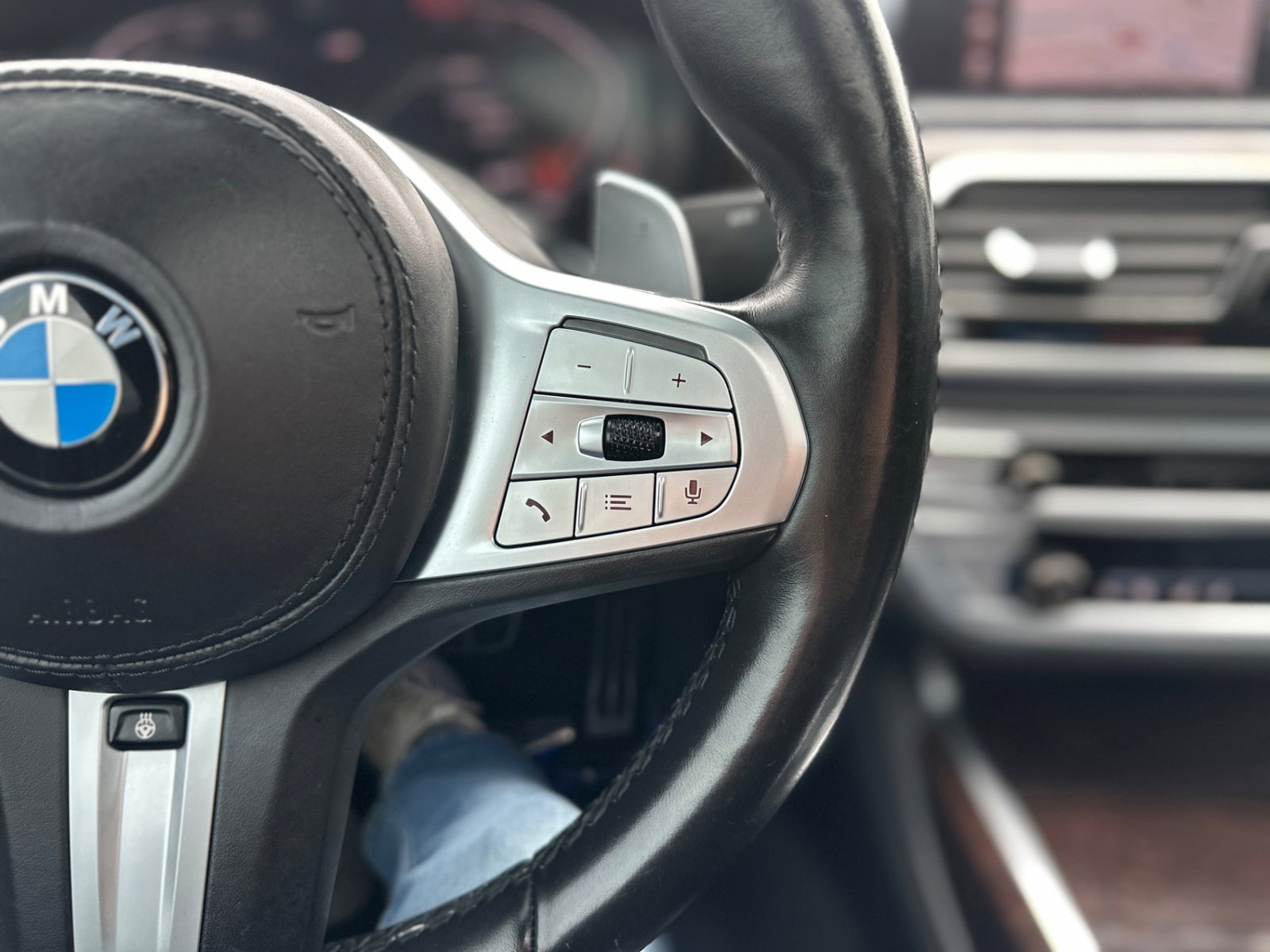 Used 2020 BMW 740i w/ M Sport Package image 24