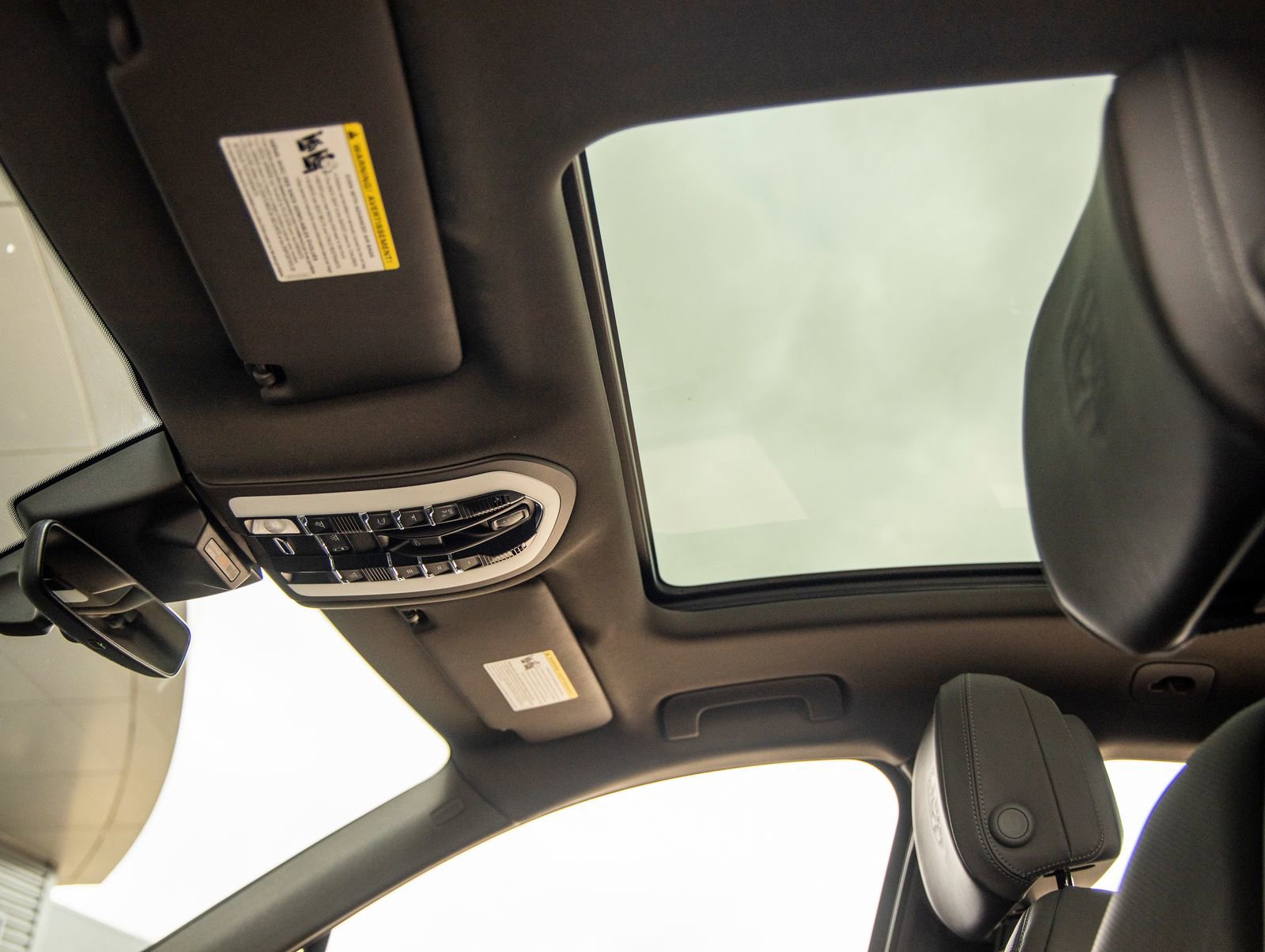 Certified 2025 Porsche Macan image 26