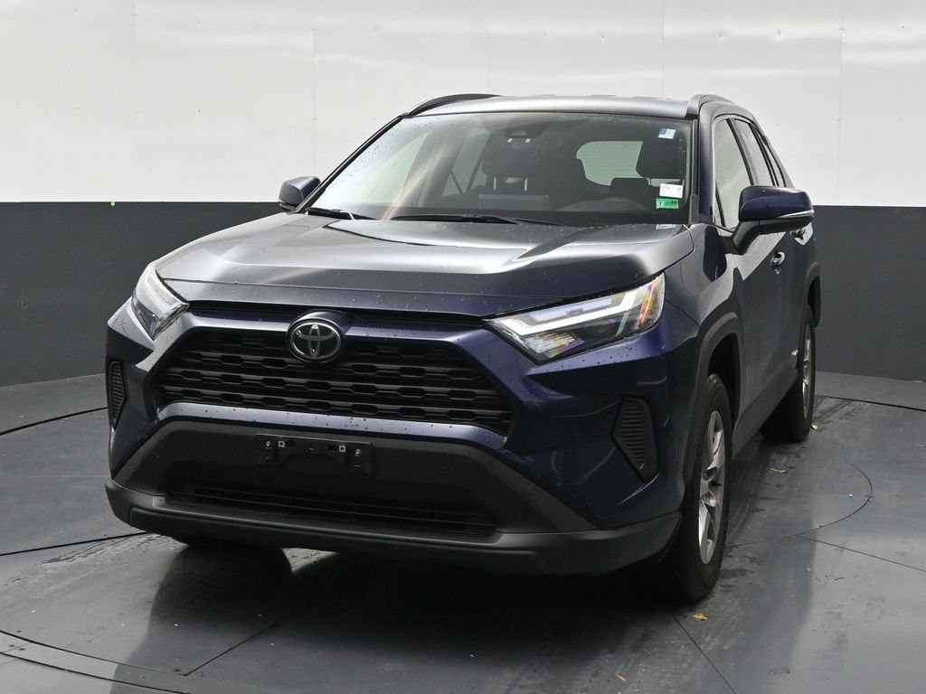 Used 2025 Toyota RAV4 XLE AWD/4WD image 8