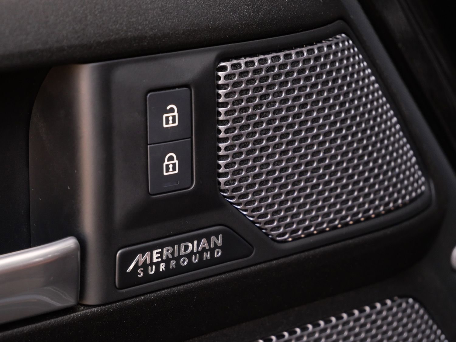 Used 2024 Land Rover Defender 110 V8 image 15