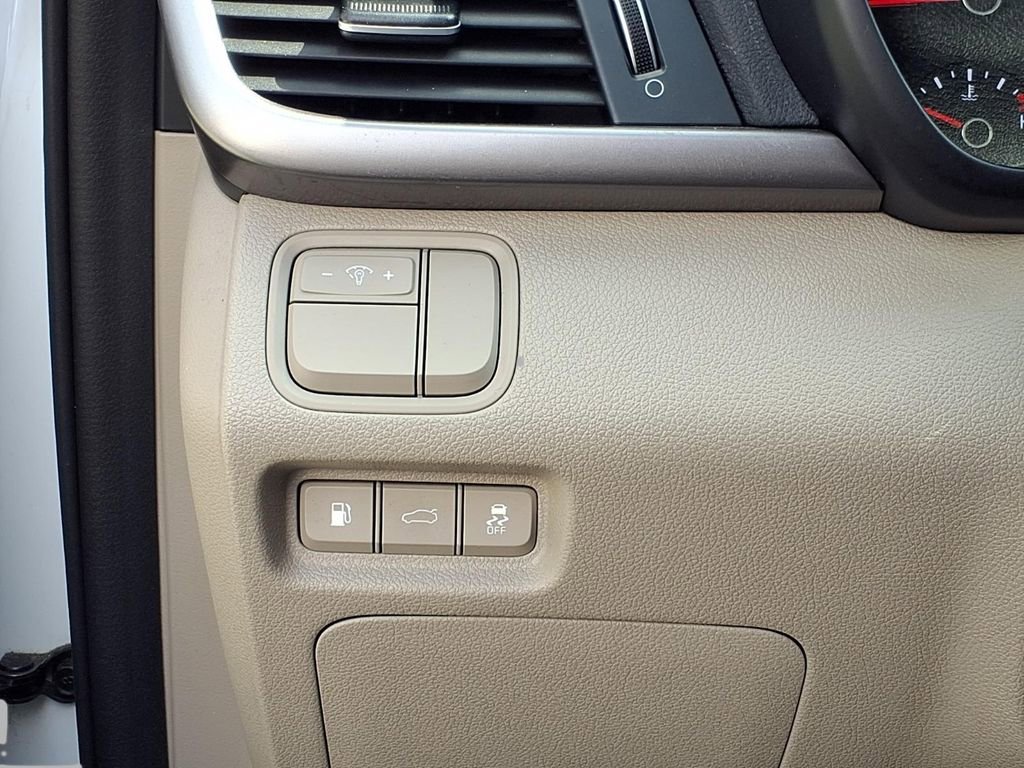 Used 2017 Kia Optima LX image 17