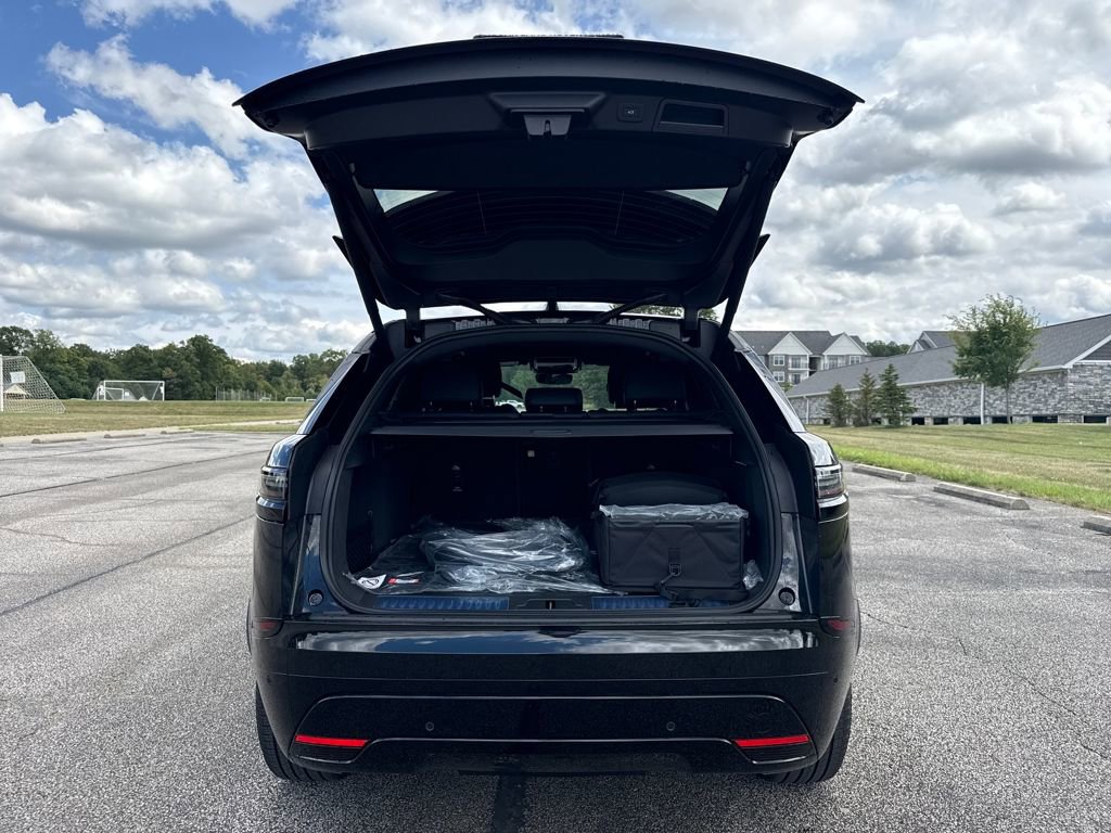 New 2026 Land Rover Range Rover Velar Dynamic SE image 9