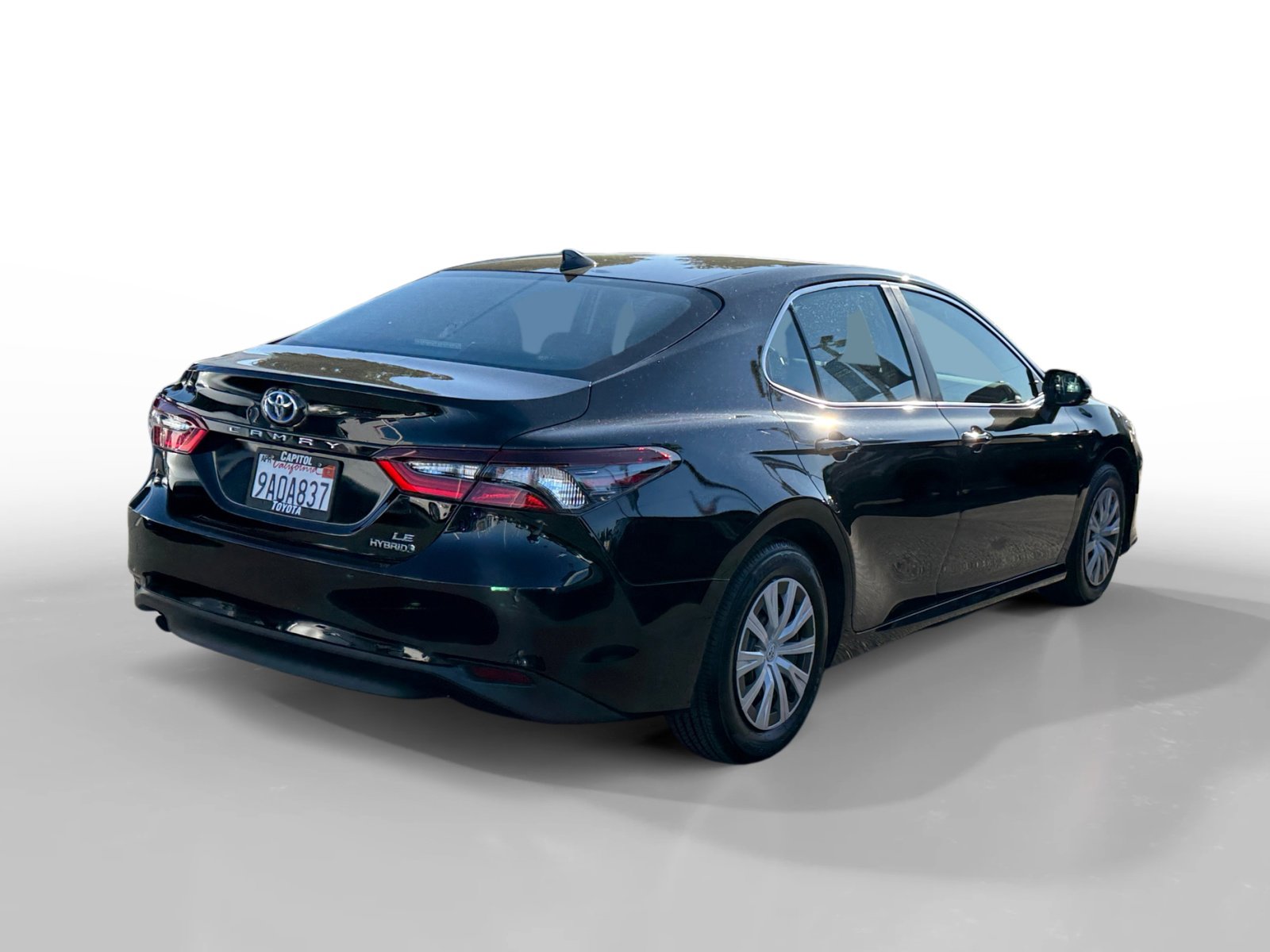 Used 2022 Toyota Camry LE image 5