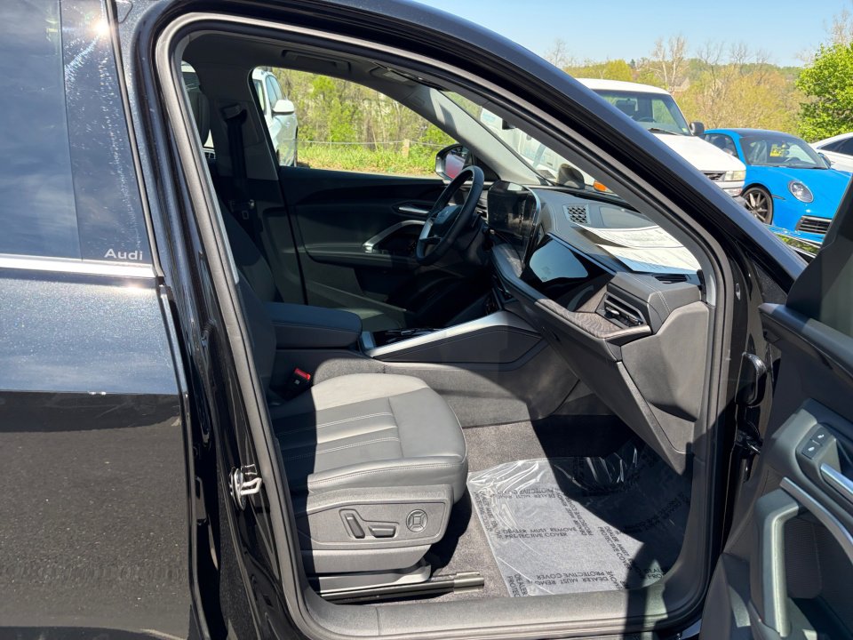 Used 2025 Audi Q5 Premium w/ Convenience Package image 28