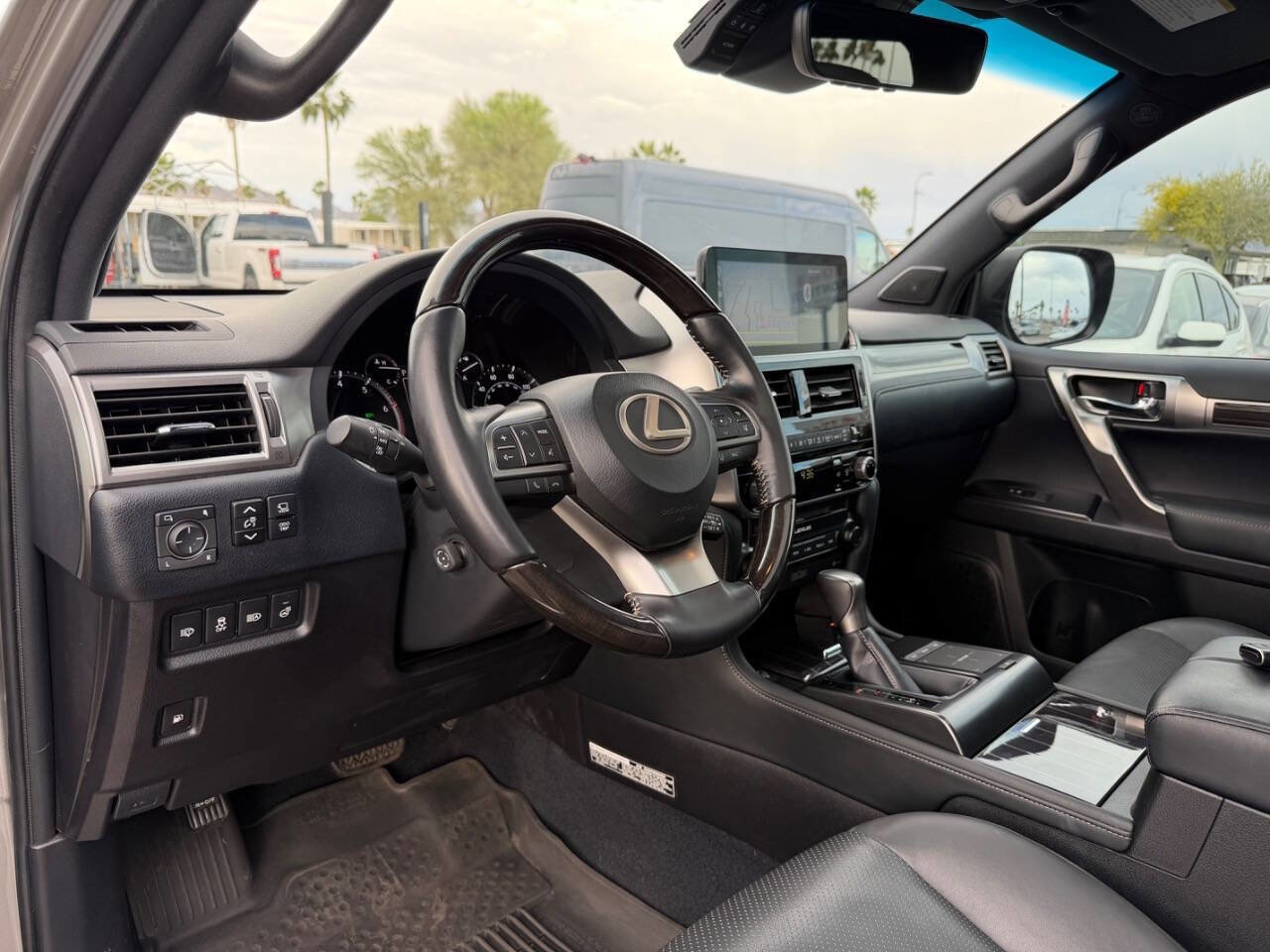 Used 2023 Lexus GX 460 Luxury w/ Sport Design Package image 18