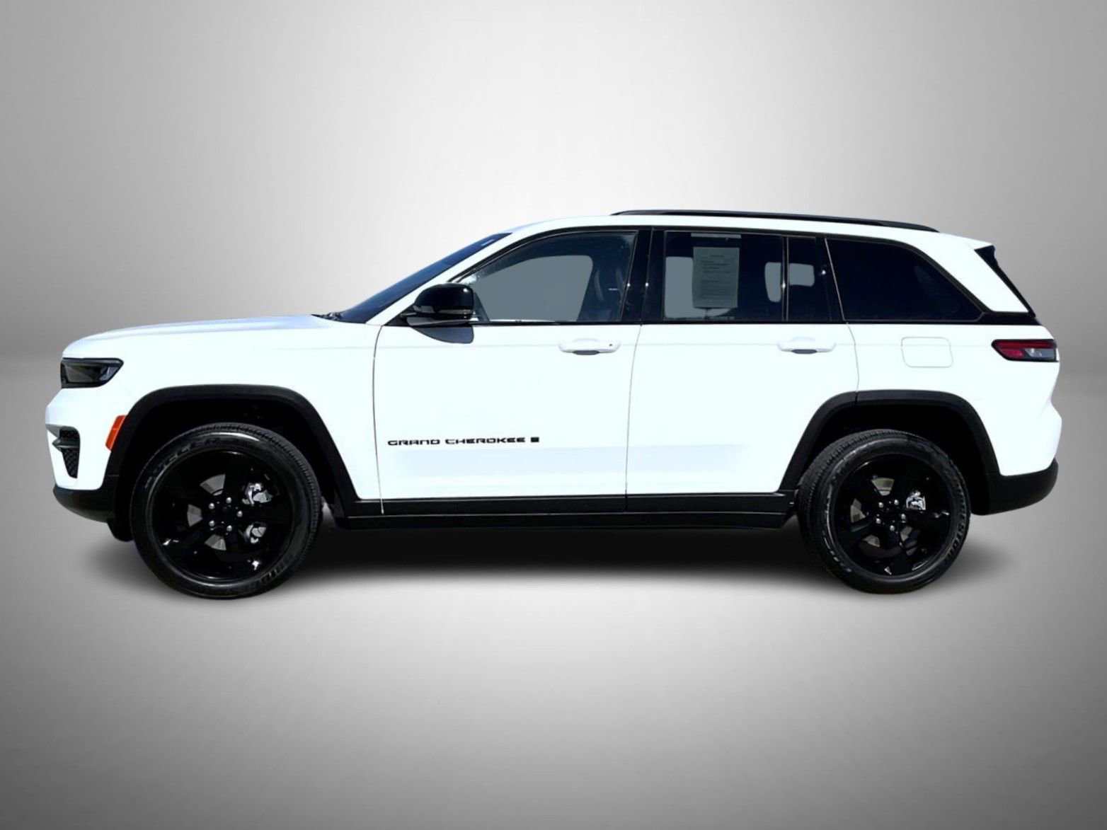 Used 2023 Jeep Grand Cherokee Altitude AWD/4WD image 8