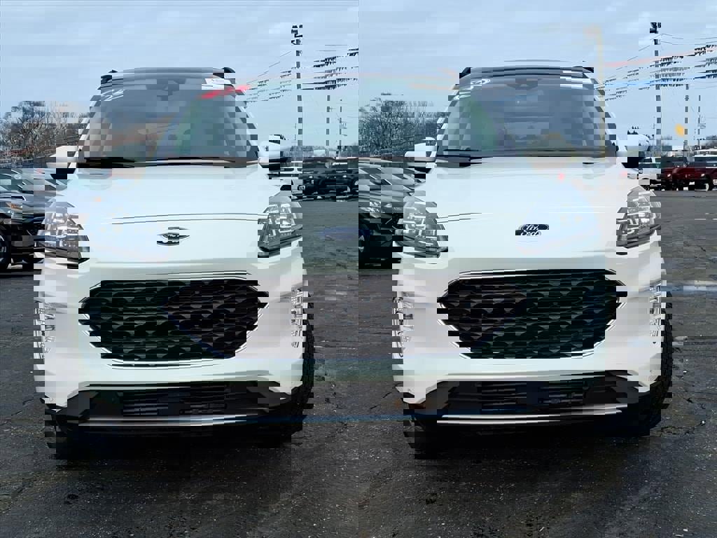 Certified 2022 Ford Escape Titanium w/ Class II Trailer Tow Package image 2