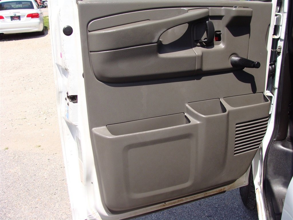 Used 2013 Chevrolet Express 2500 image 10