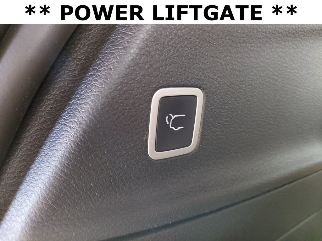 Used 2024 Chrysler Pacifica Pinnacle w/ Trailer Tow Group FWD image 23