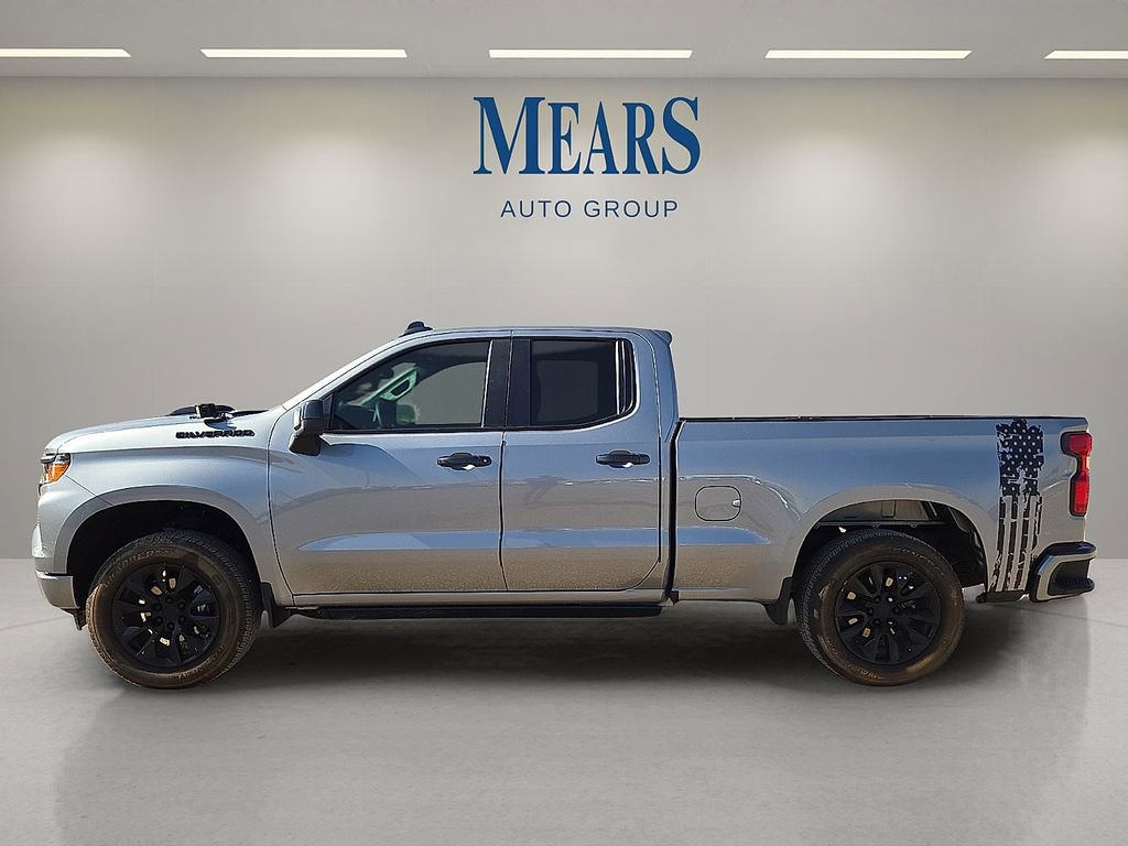 Used 2025 Chevrolet Silverado 1500 Custom image 2