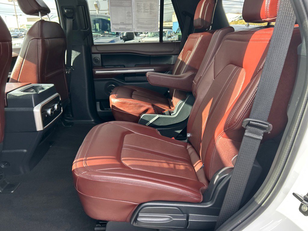 Used 2023 Ford Expedition Limited image 8
