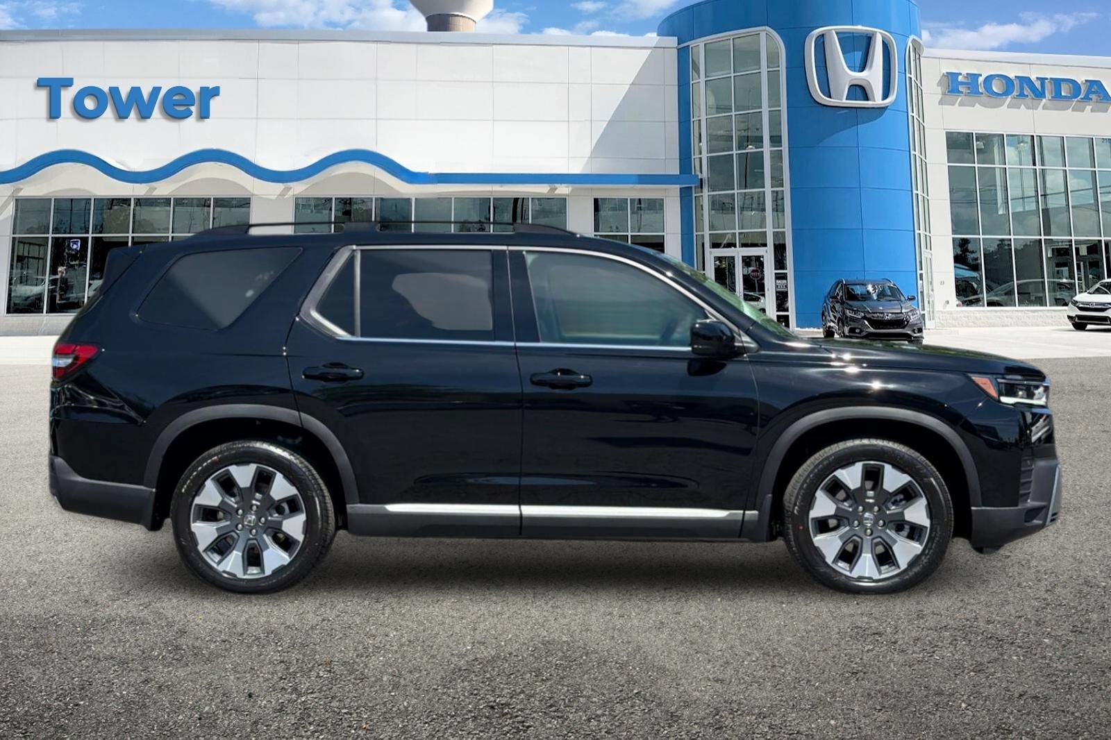 New 2026 Honda Pilot Touring image 3