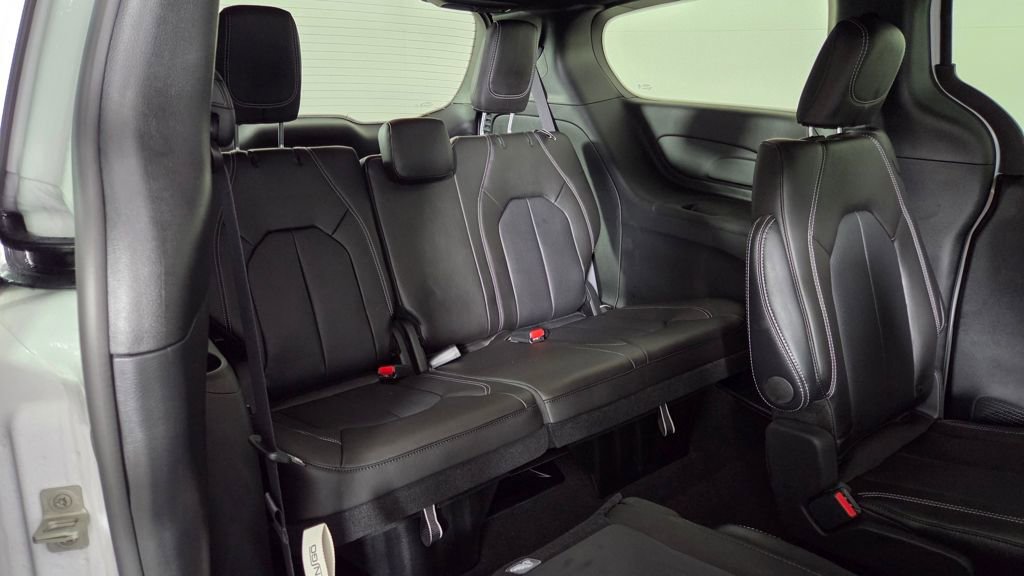 Used 2026 Chrysler Pacifica Select image 35