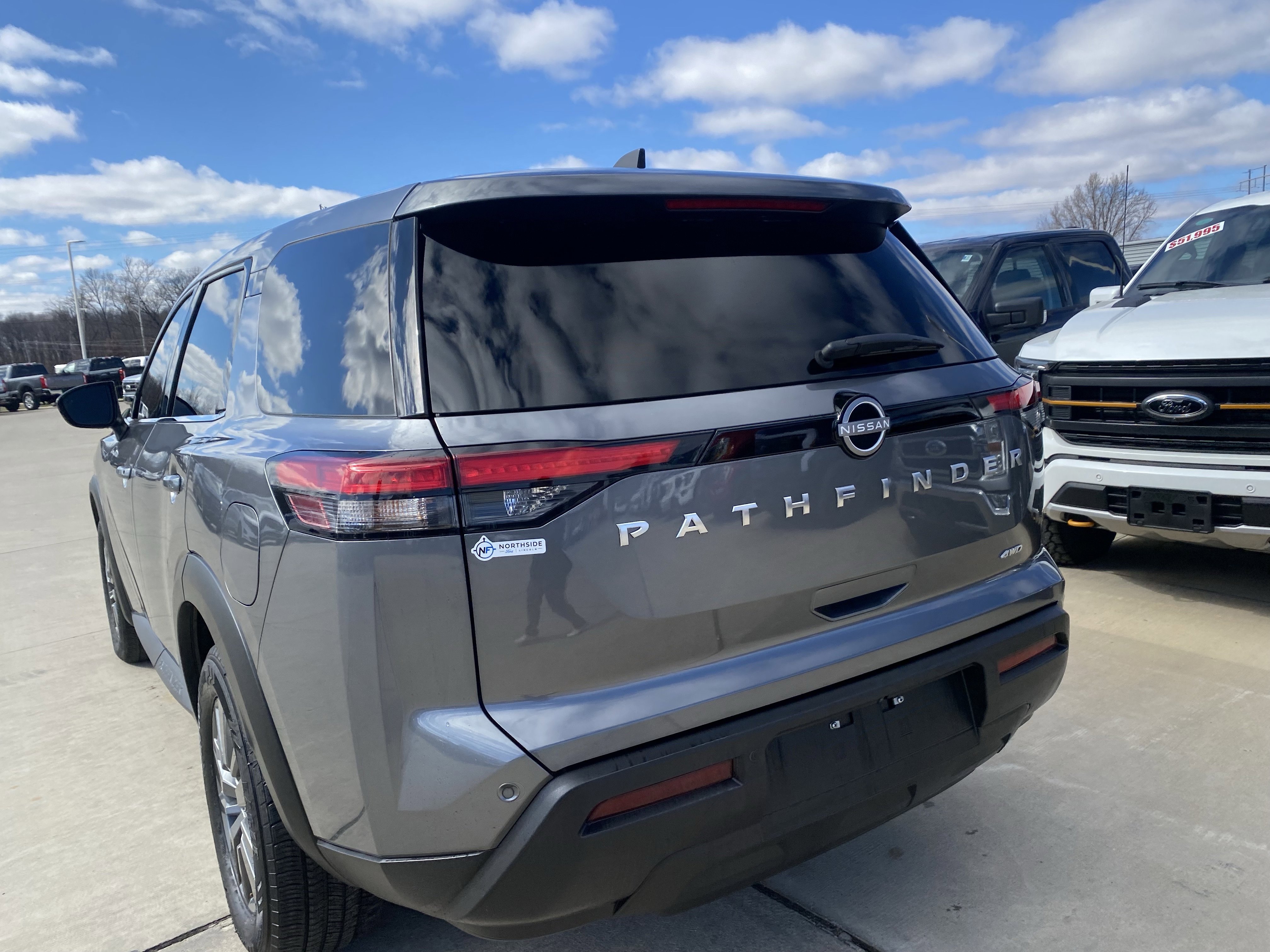 Used 2024 Nissan Pathfinder S image 8