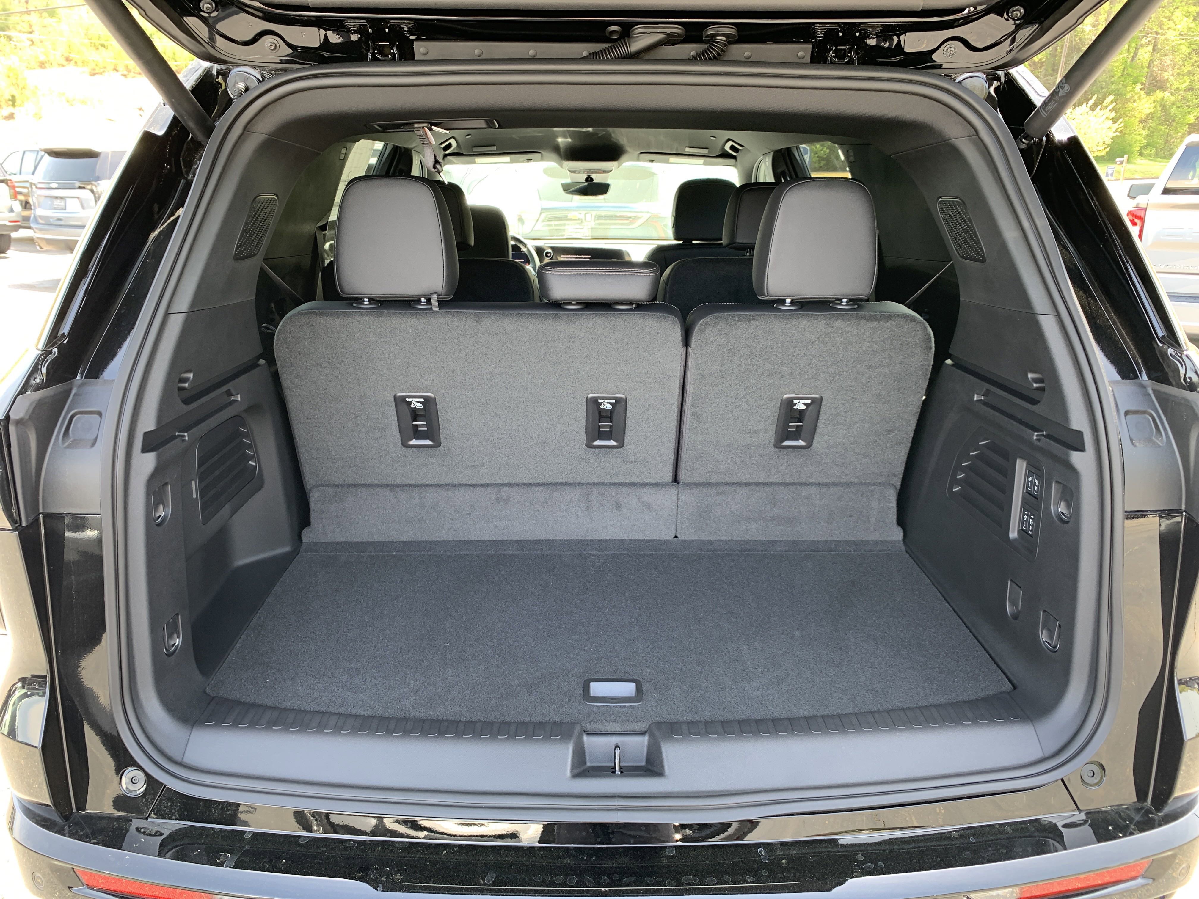 New 2025 Chevrolet Traverse High Country w/ LPO, Floor Liner Package image 26