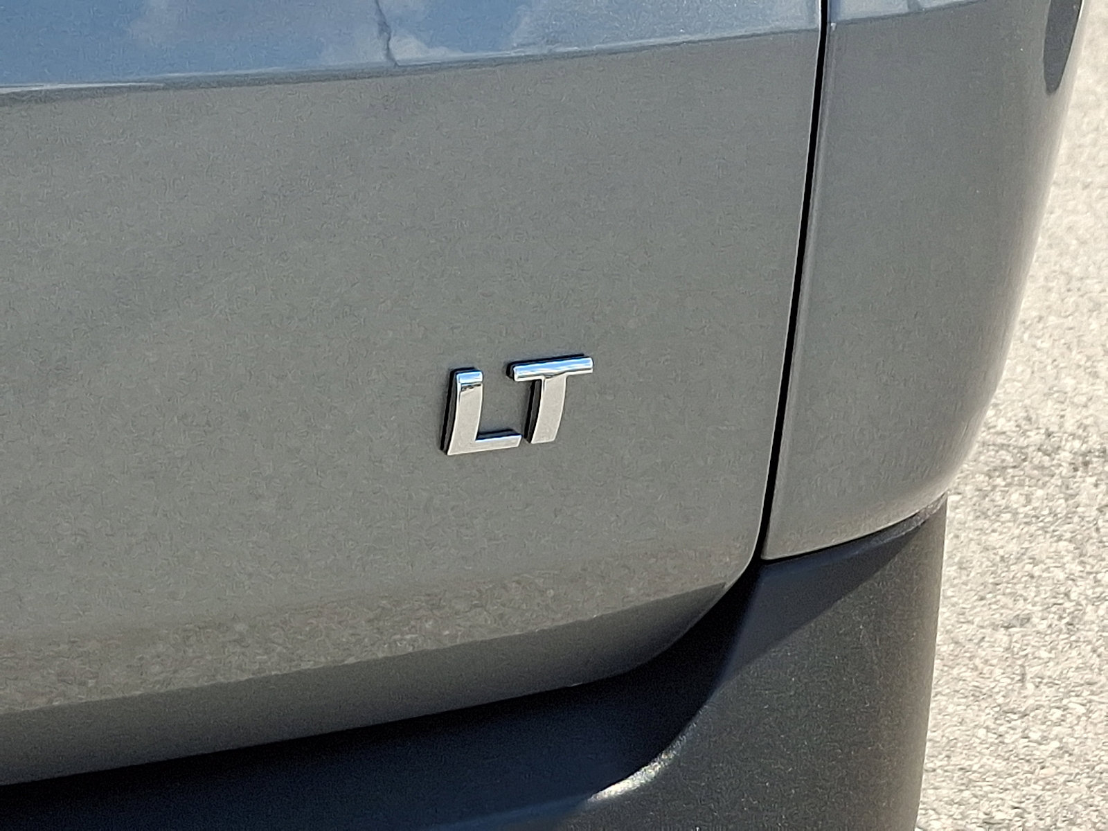 Used 2023 Chevrolet Traverse LT w/ Rear Camera Mirror Package image 31