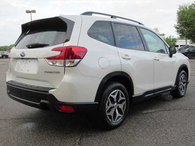 Used 2020 Subaru Forester Premium image 7
