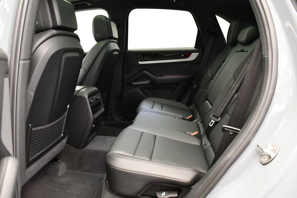 Certified 2025 Porsche Cayenne image 44