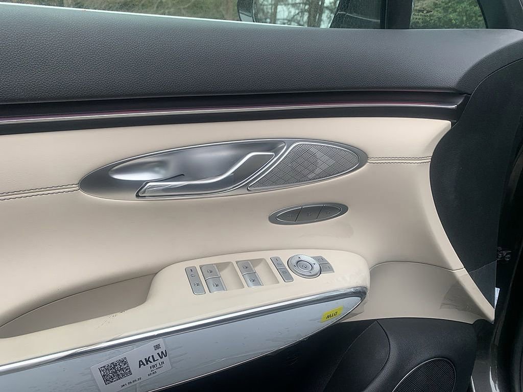 Used 2026 Genesis GV70 2.5T Select image 5