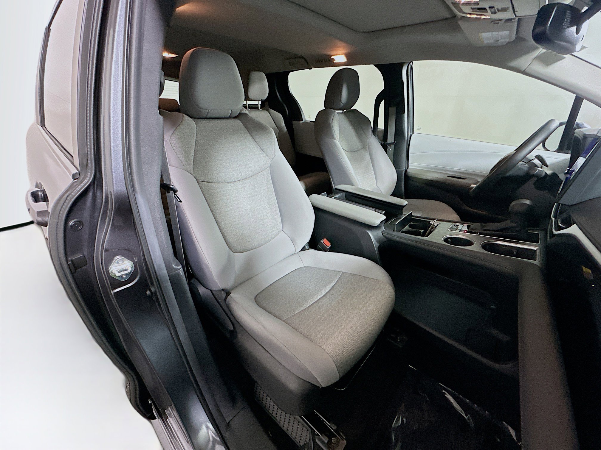 Used 2025 Toyota Sienna LE w/ LE Plus Package AWD/4WD image 28