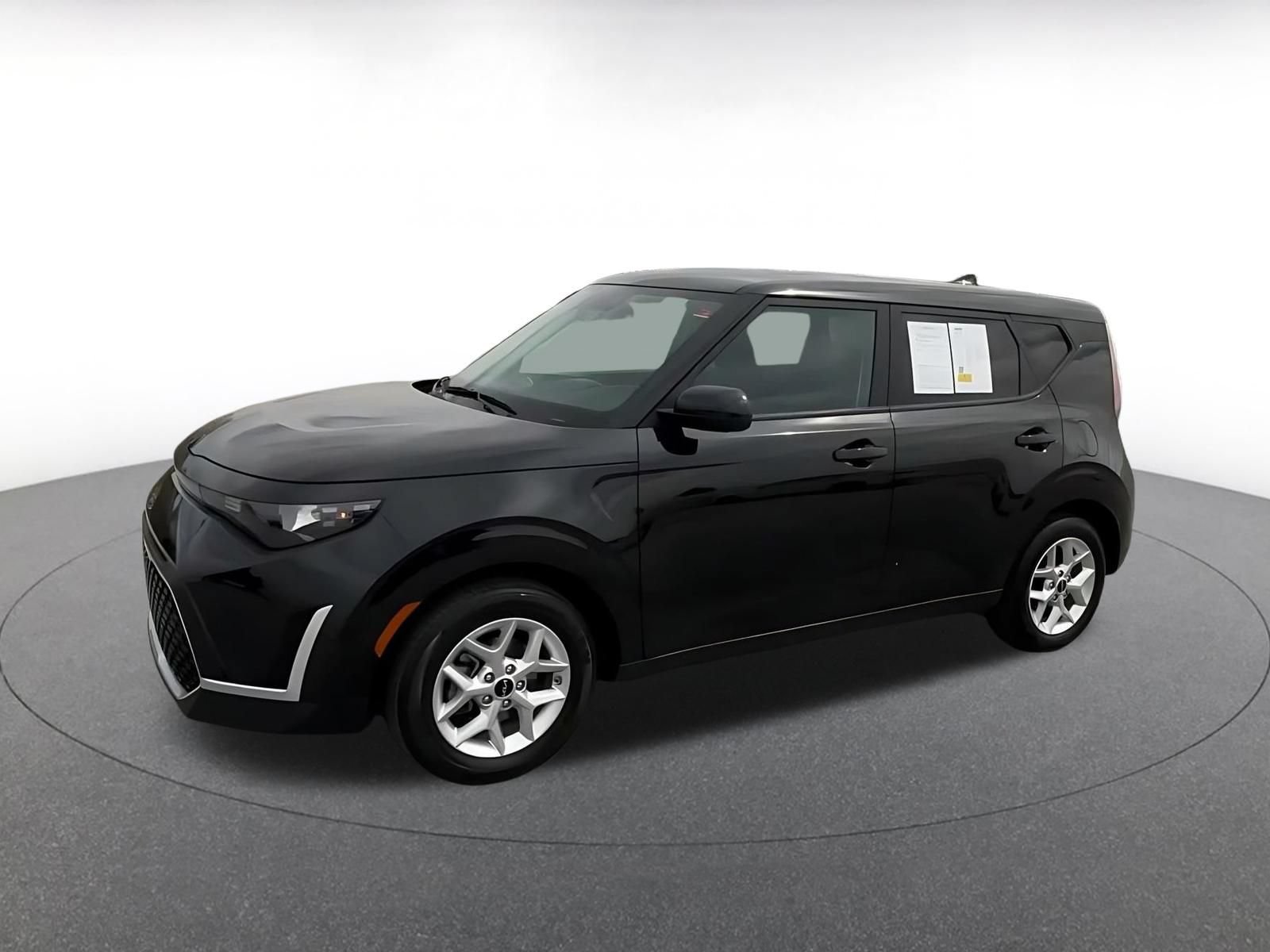 Used 2025 Kia Soul LX w/ LX Technology Package FWD image 7