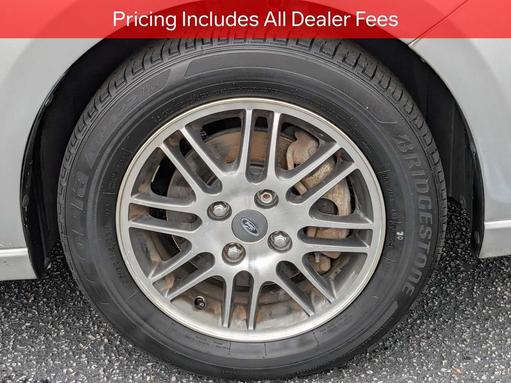 Used 2010 Ford Focus SE FWD image 11