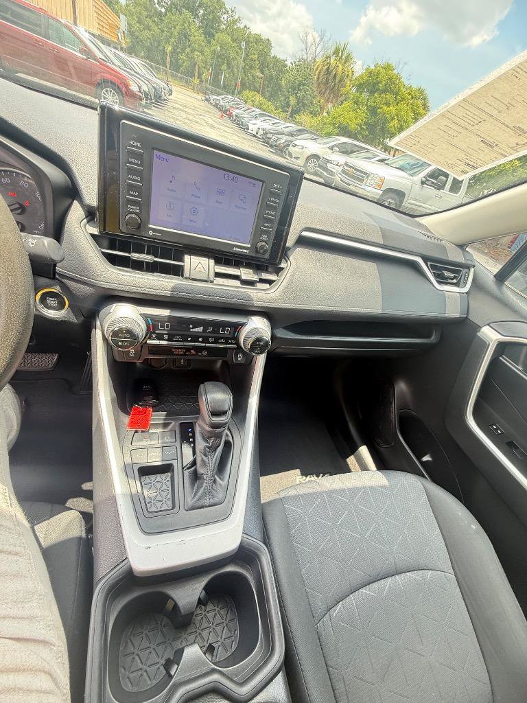 Used 2020 Toyota RAV4 XLE FWD image 14
