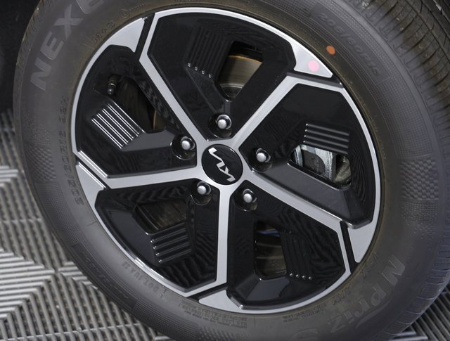 New 2025 Kia Niro SX image 7