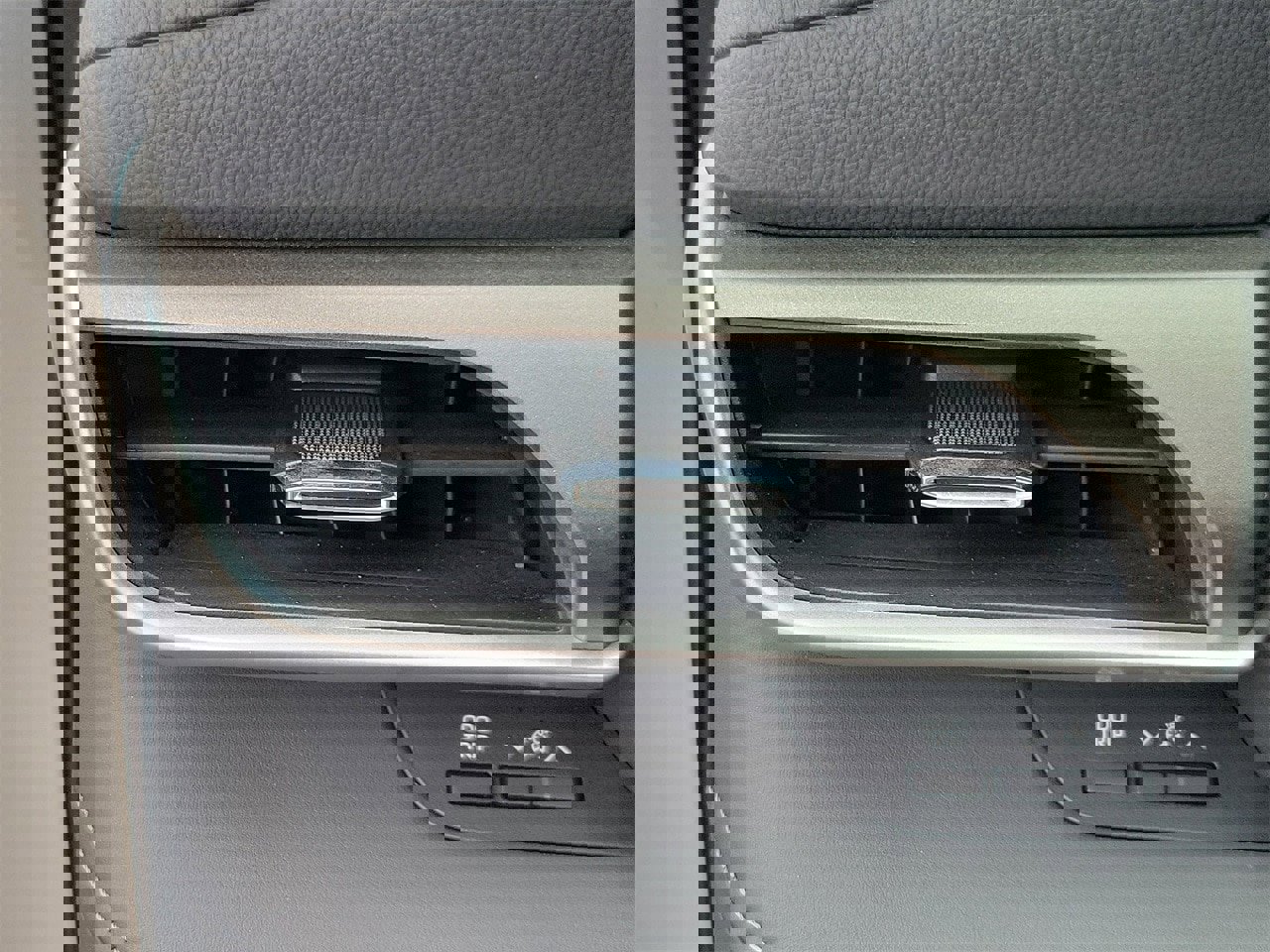 Used 2023 Toyota Highlander LE image 33