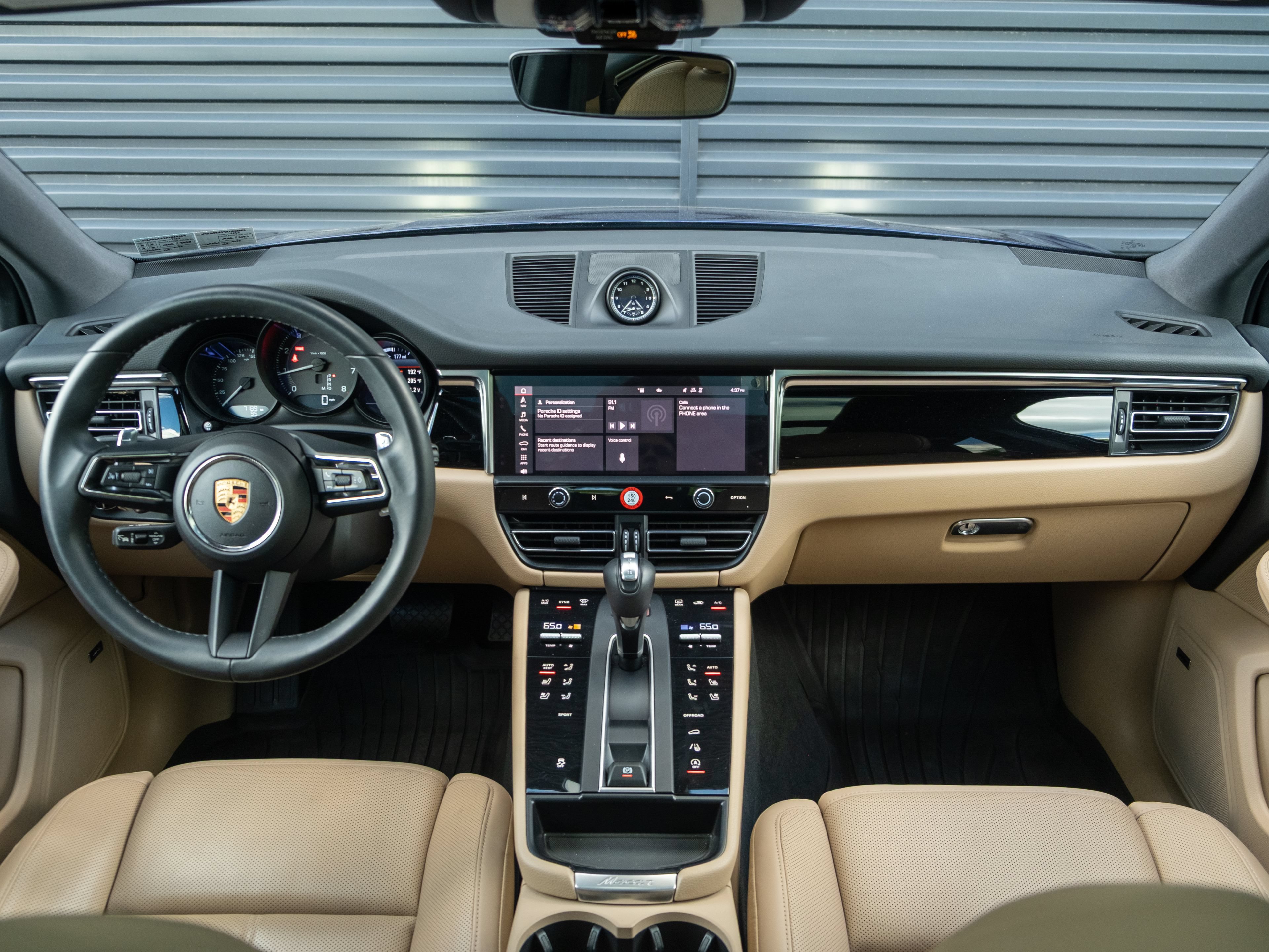 Certified 2024 Porsche Macan AWD/4WD image 6