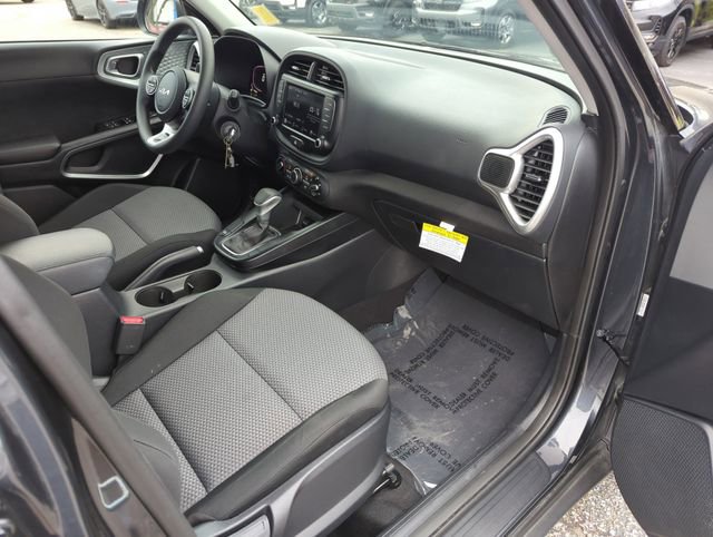 Used 2024 Kia Soul LX w/ Option Group 015 FWD image 33