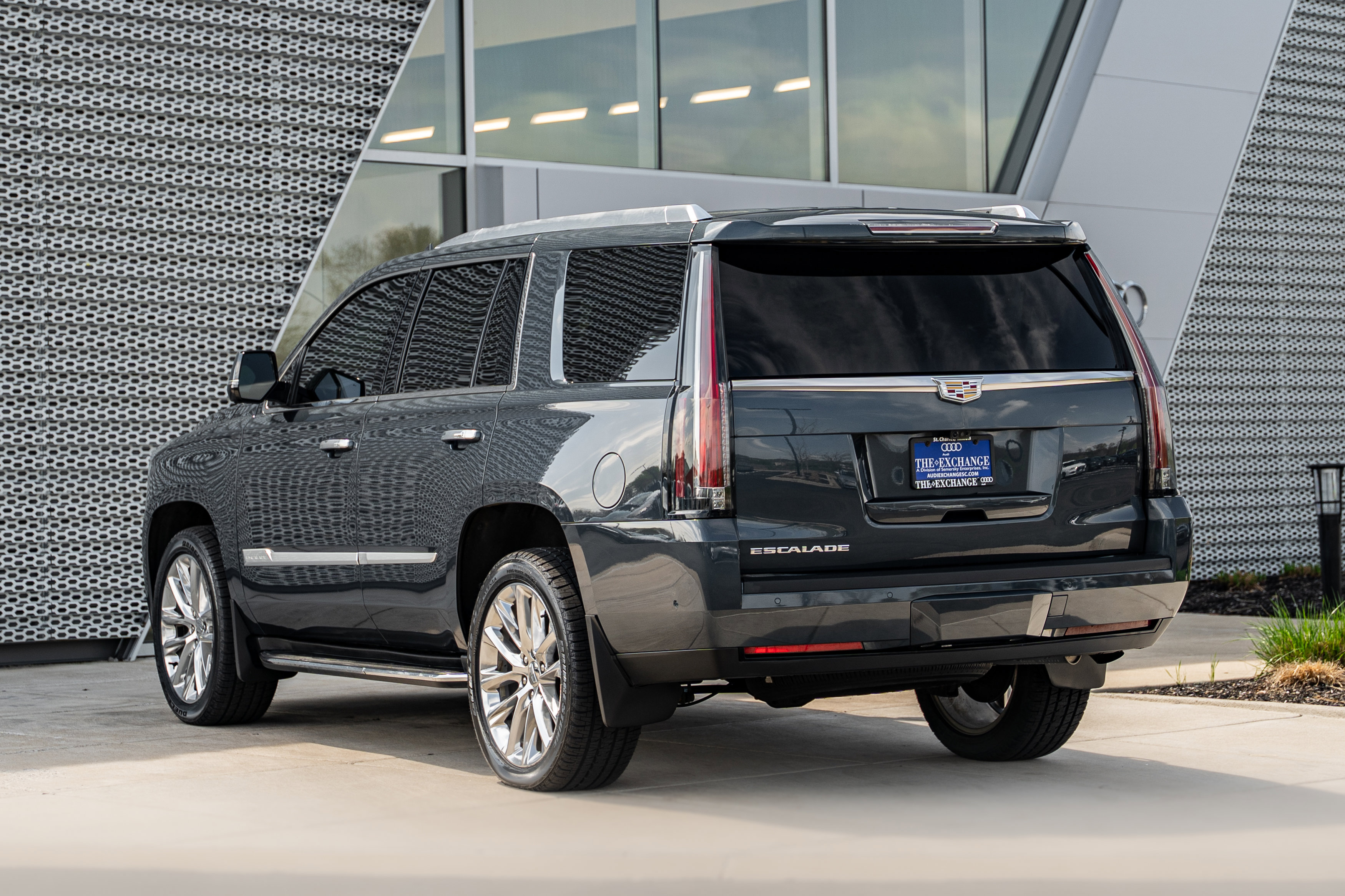 Used 2020 Cadillac Escalade Luxury AWD/4WD image 4