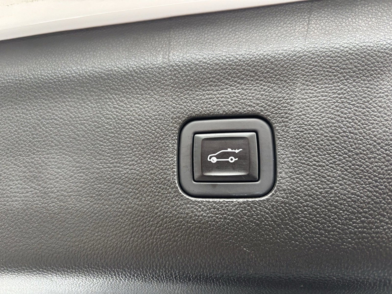 Used 2023 Buick Enclave Essence image 23