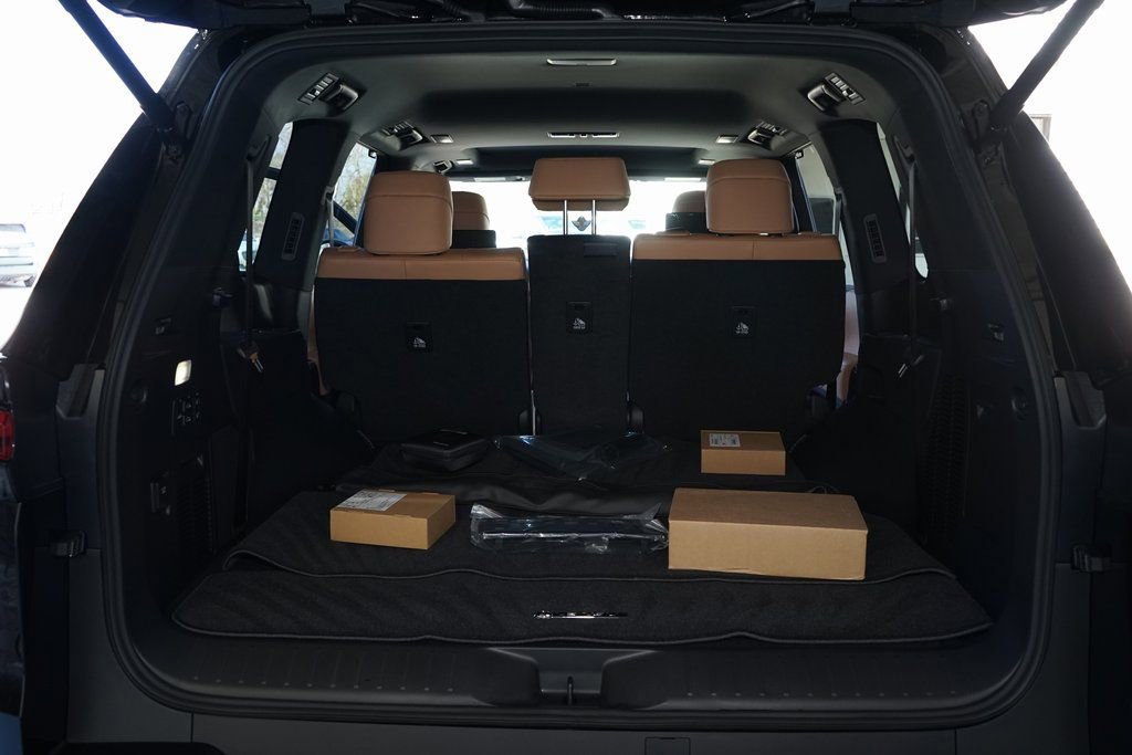 Used 2026 Lexus LX 600 4WD w/ Accessory Package (Z1) image 36