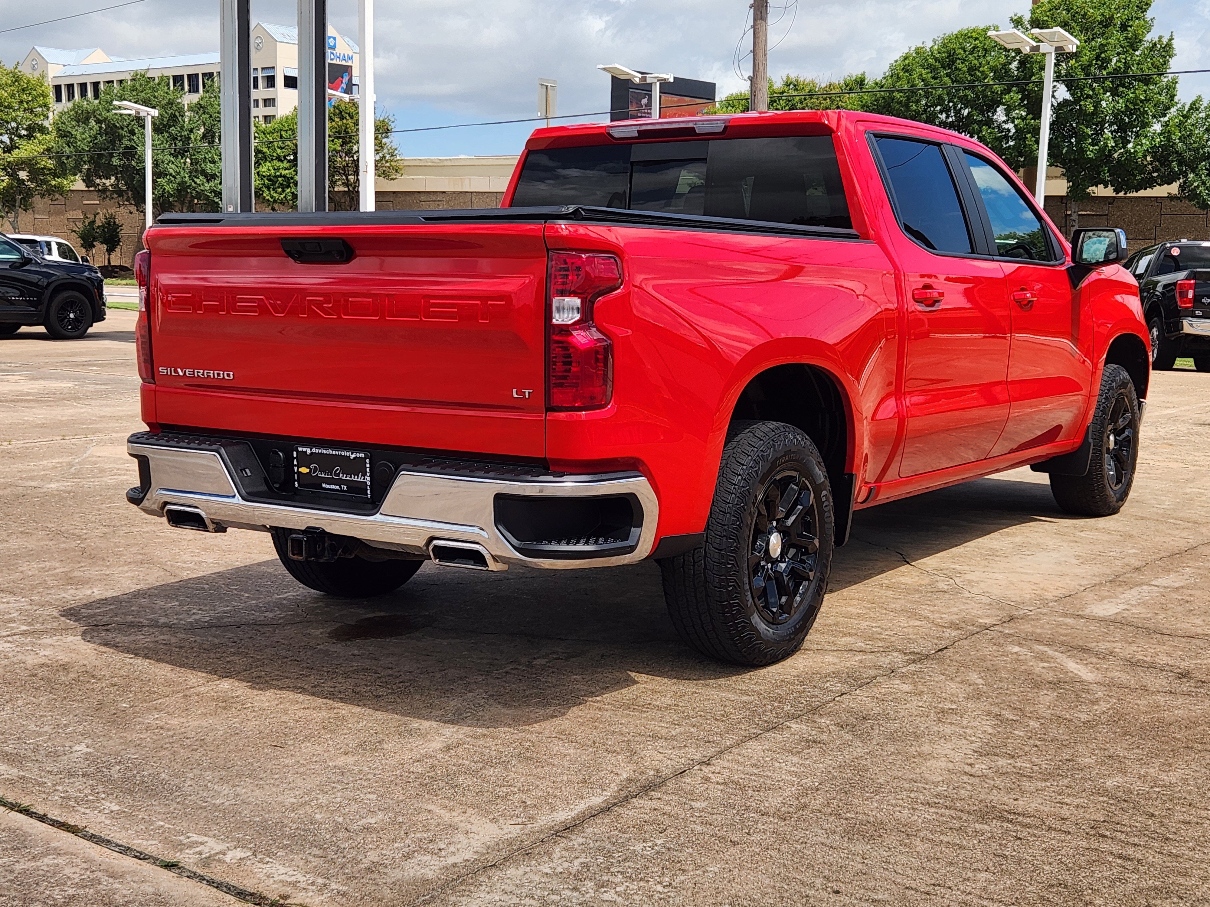 Used 2024 Chevrolet Silverado 1500 LT w/ Z71 Off-Road Package AWD/4WD image 6