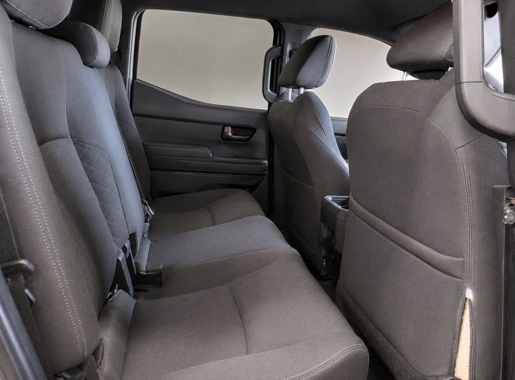 Used 2025 Toyota Tacoma SR5 AWD/4WD image 9