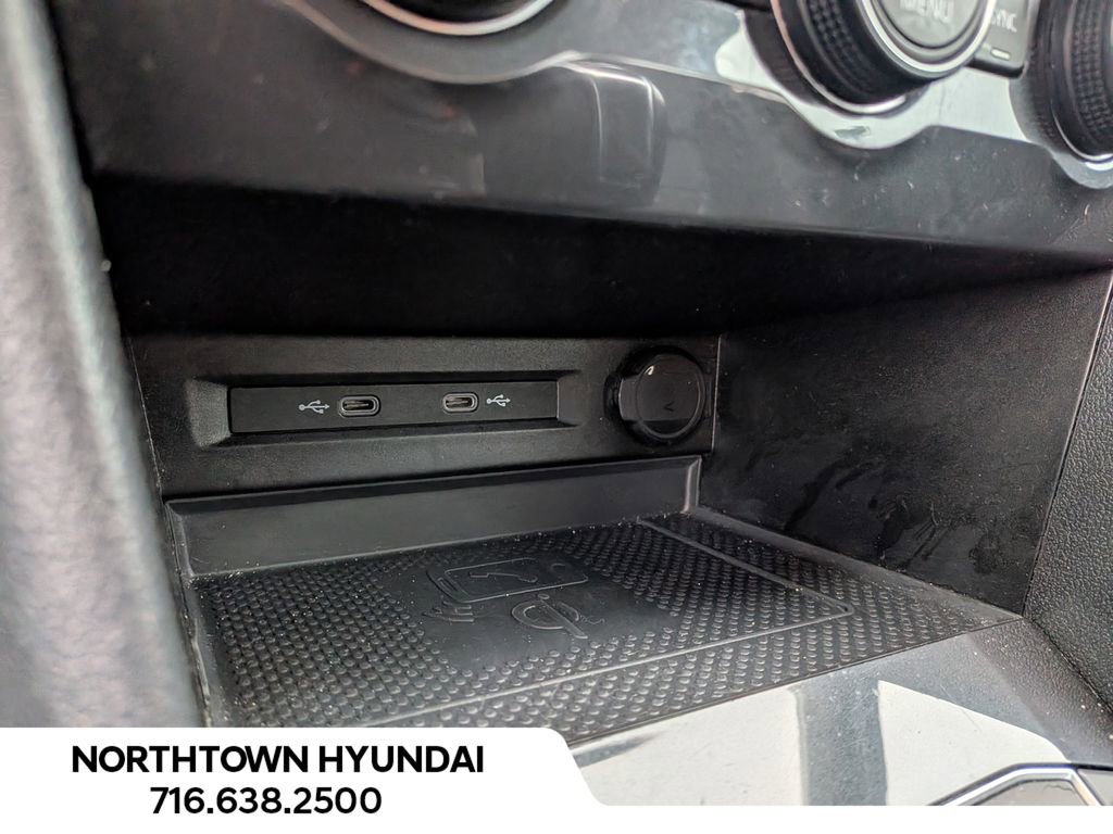 Used 2021 Volkswagen Tiguan SE image 17