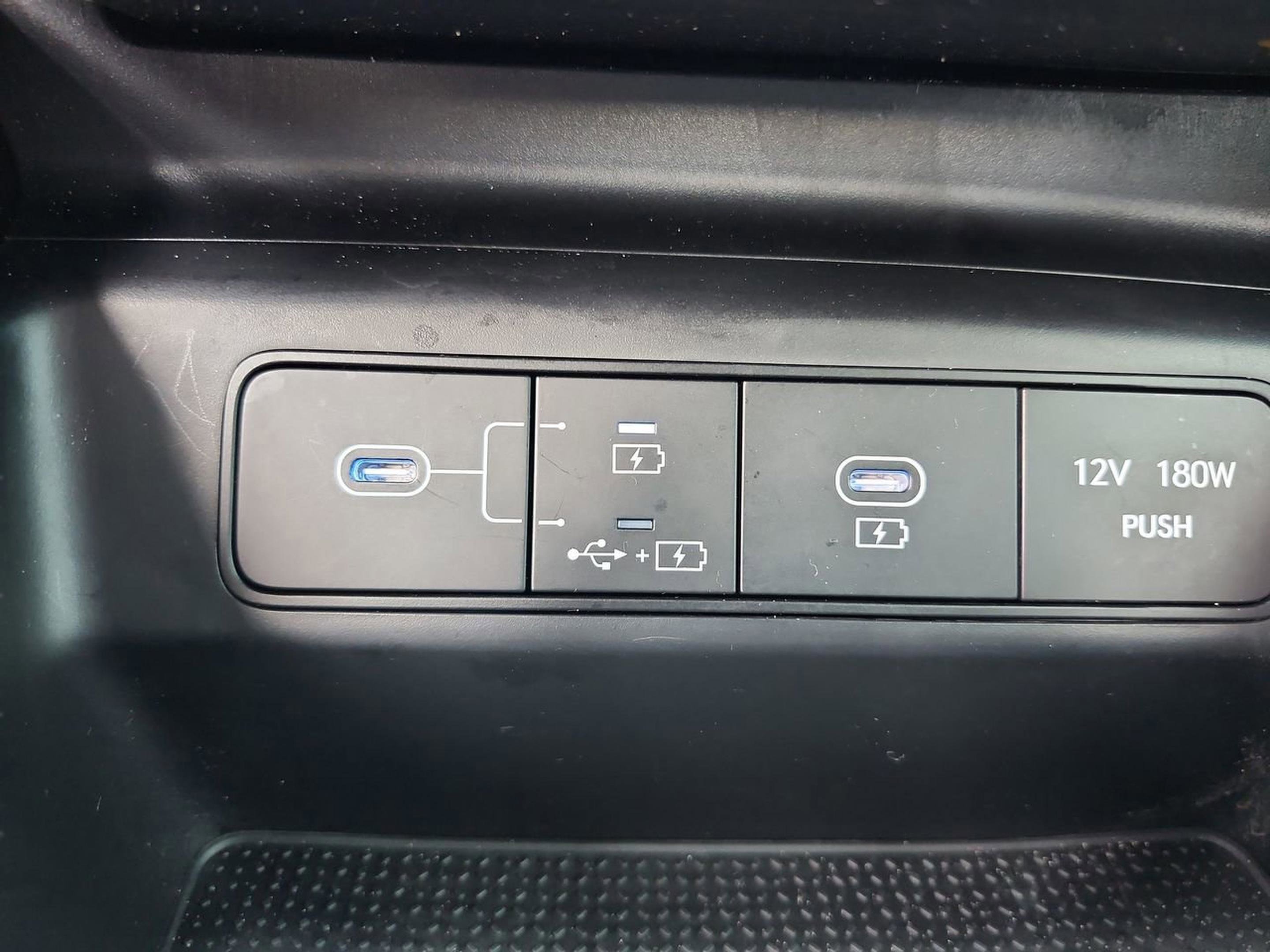 Certified 2025 Hyundai Santa Cruz SE image 24