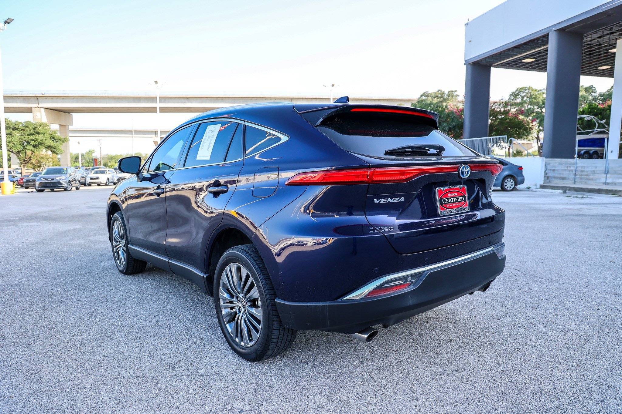 Certified 2022 Toyota Venza XLE AWD/4WD image 9