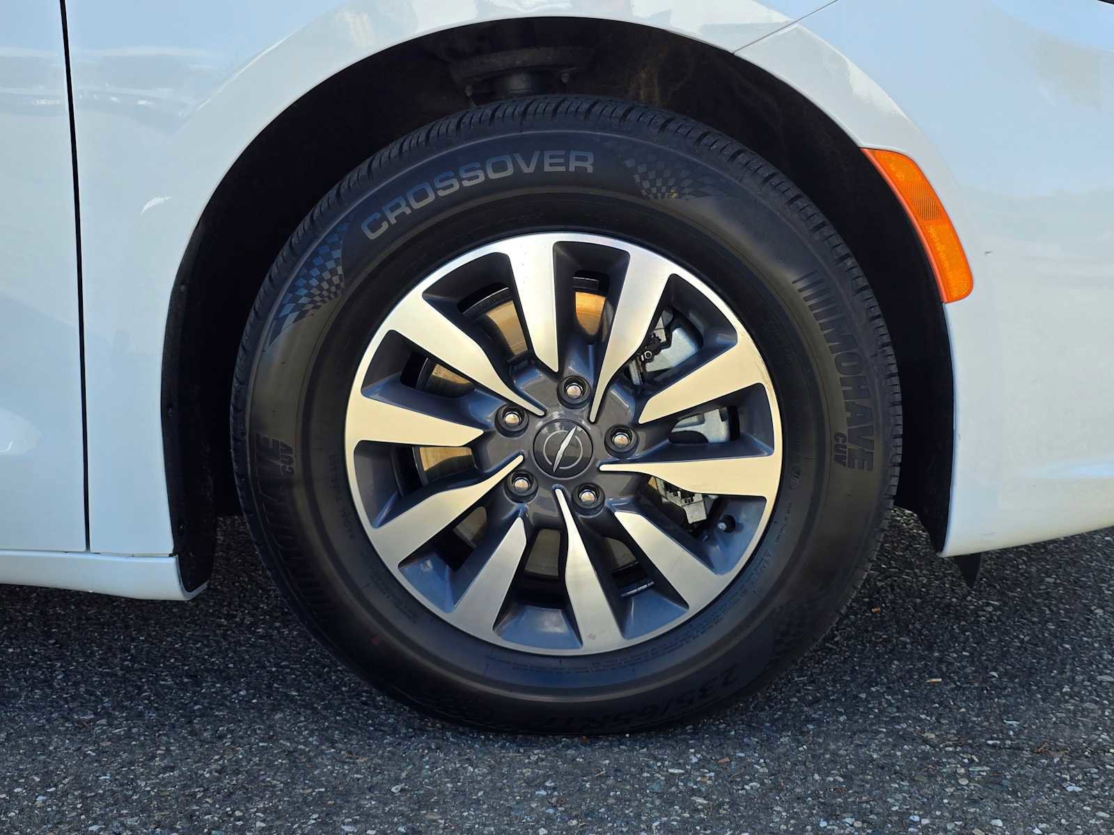 Used 2024 Chrysler Pacifica Select image 9