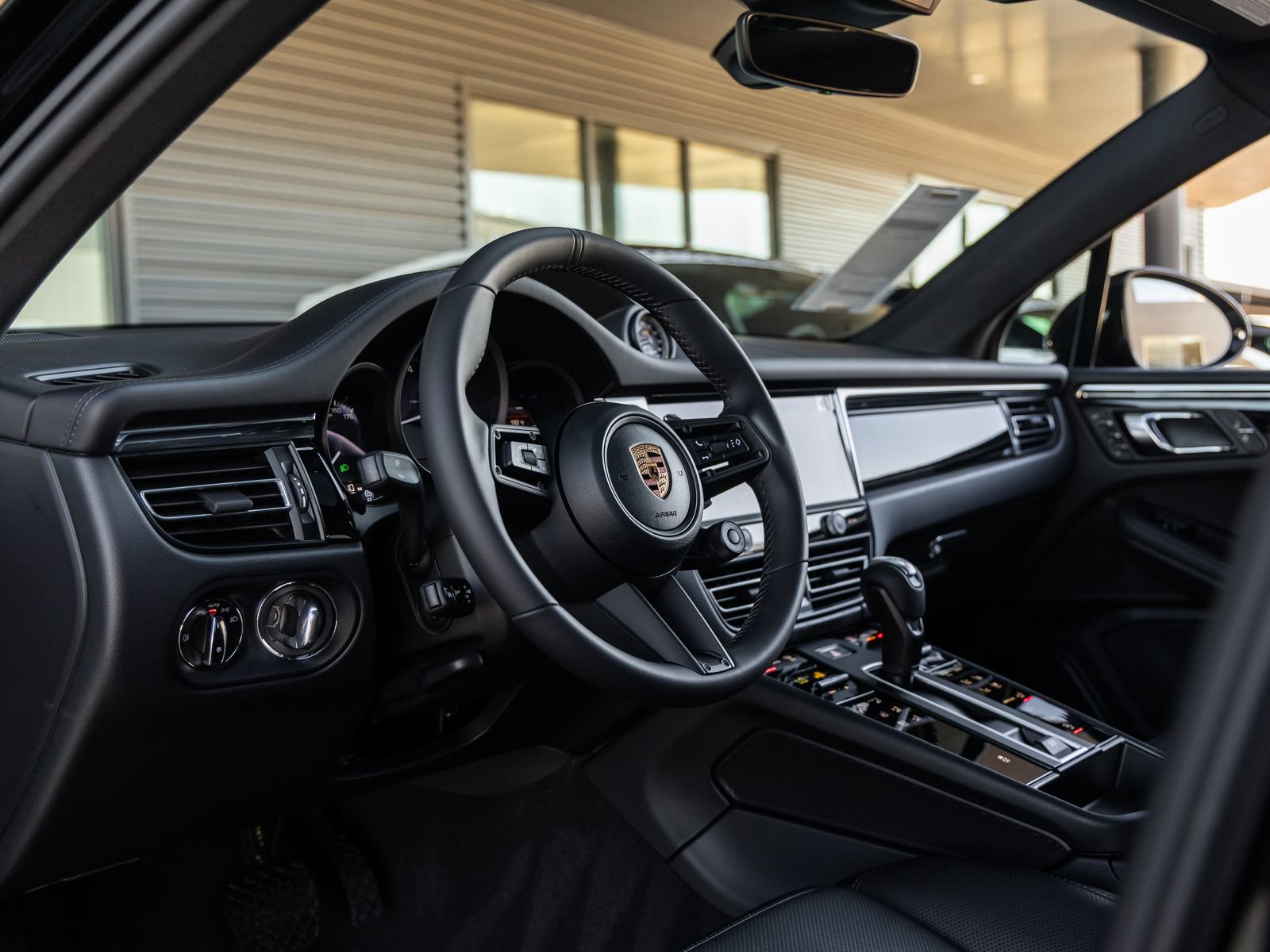 Certified 2026 Porsche Macan AWD/4WD image 4
