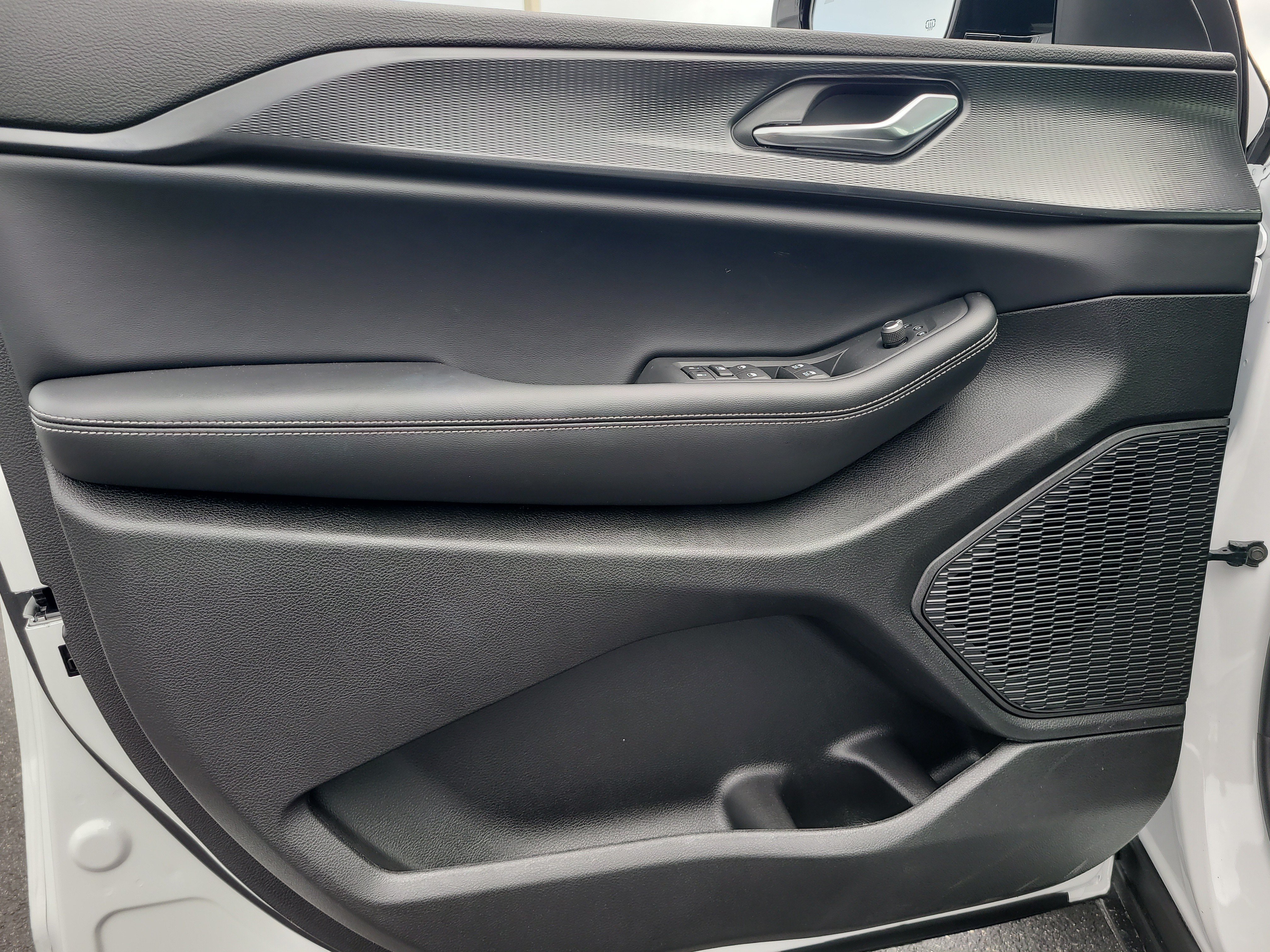 New 2025 Jeep Grand Cherokee Altitude RWD image 12