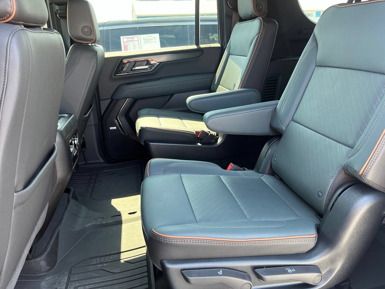 Used 2026 GMC Yukon XL AT4 AWD/4WD image 12