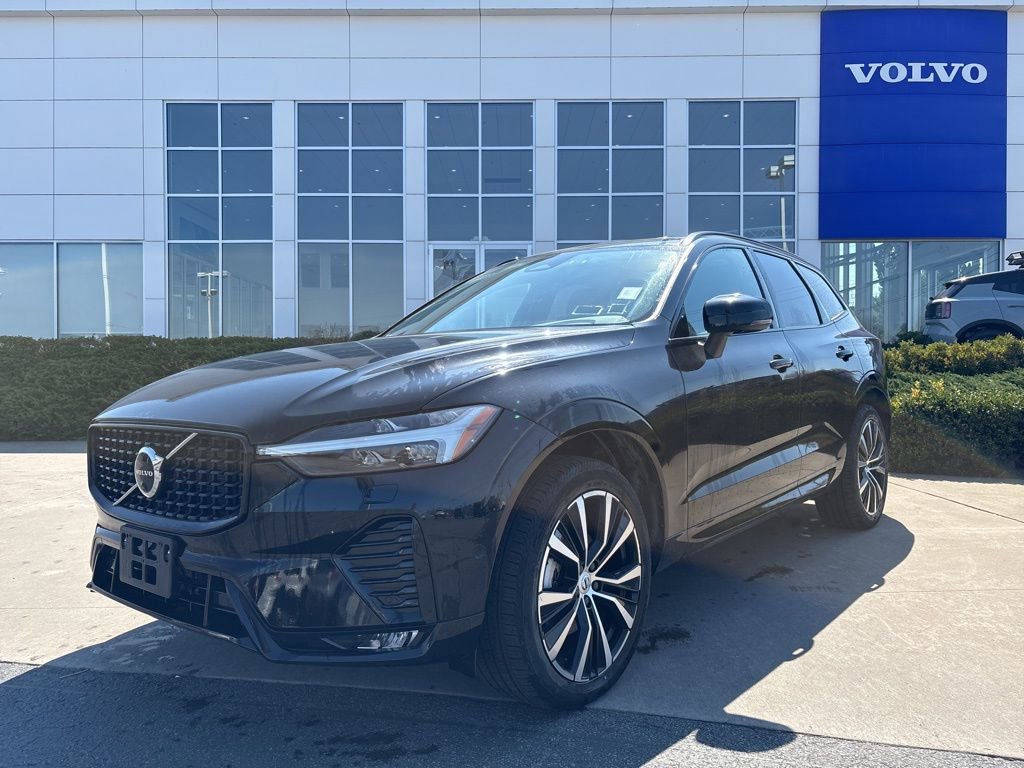 Certified 2025 Volvo XC60 B5 Plus image 2