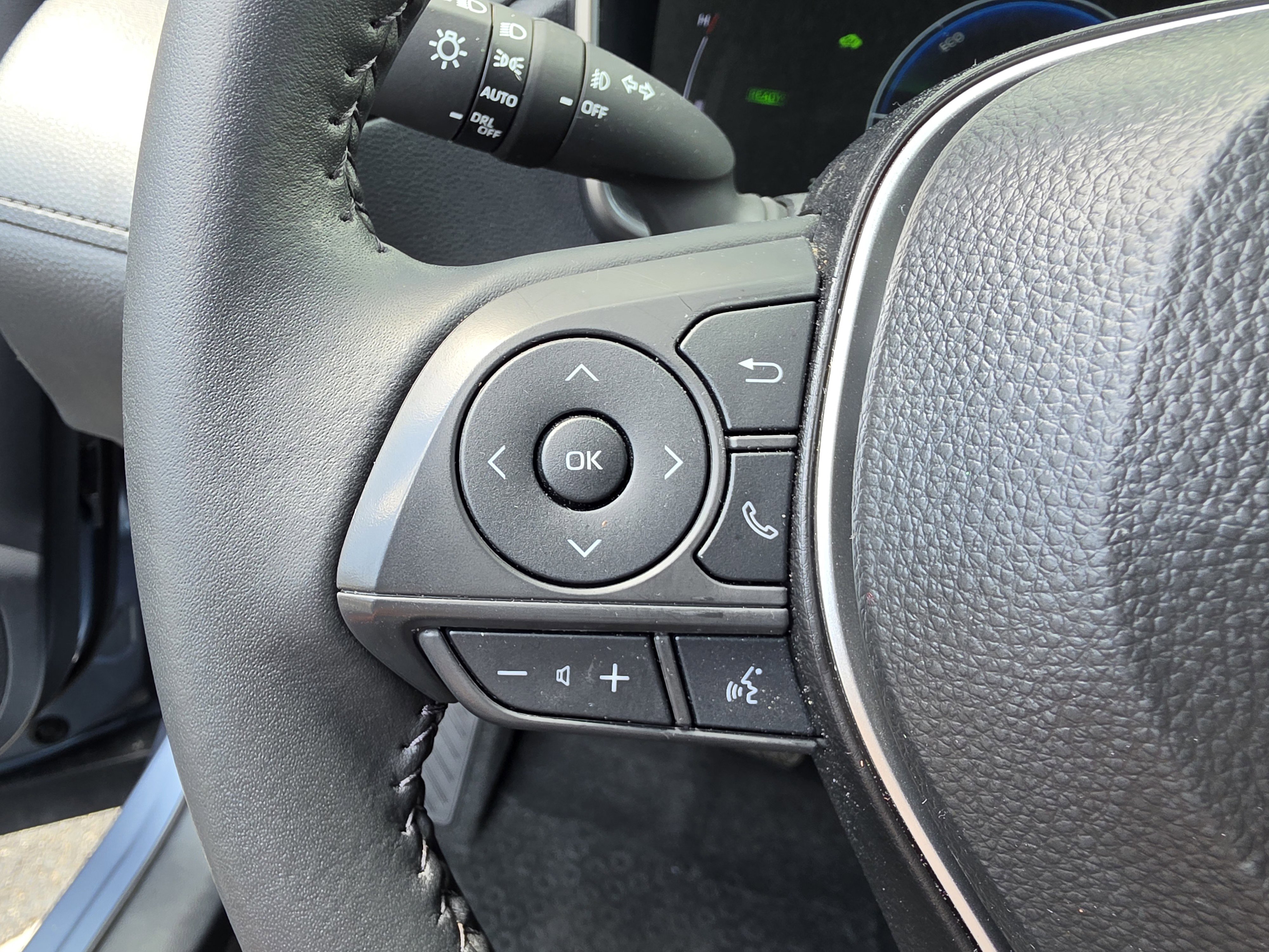Used 2025 Toyota Corolla Cross AWD Hybrid w/ Convenience Package image 17